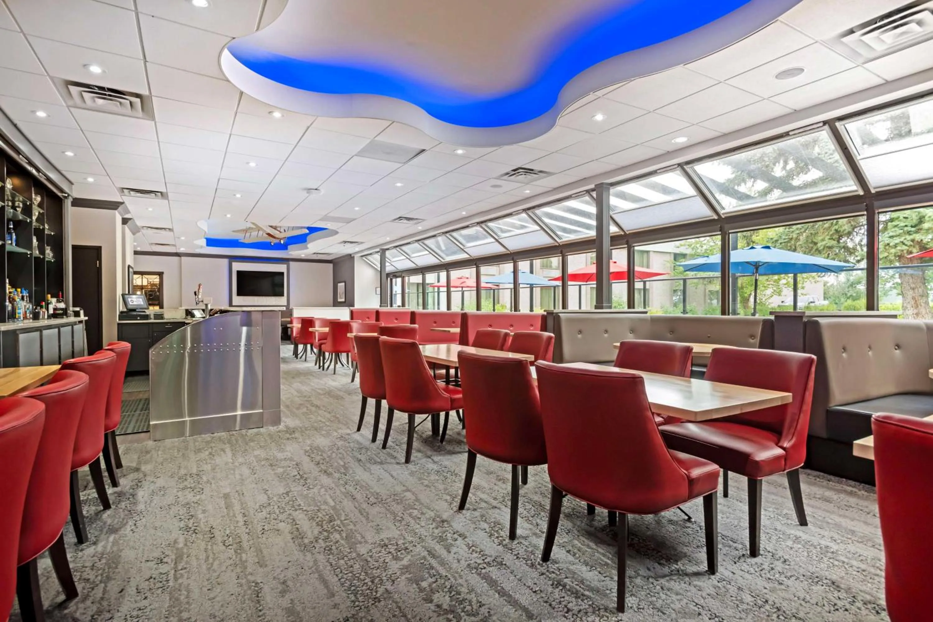 Lounge or bar in Best Western PLUS Port O'Call Hotel