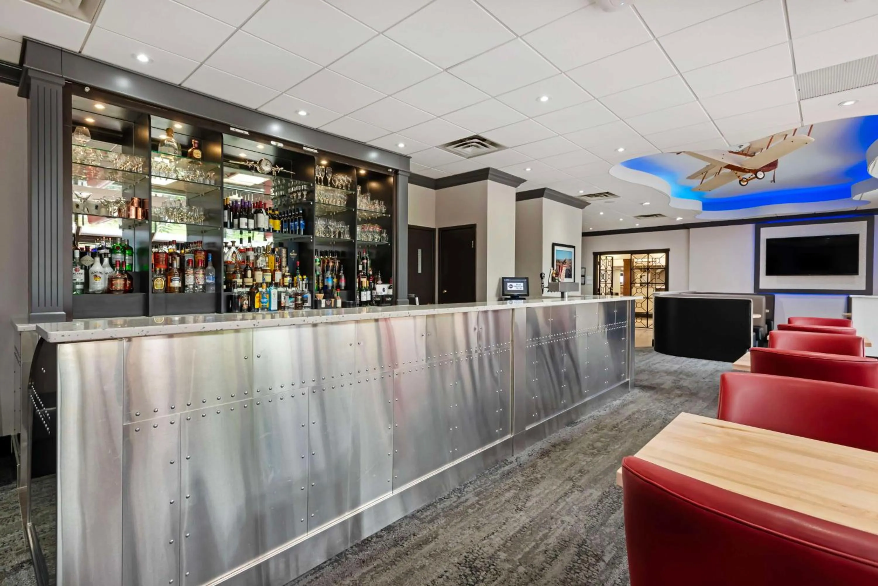 Lounge or bar in Best Western PLUS Port O'Call Hotel
