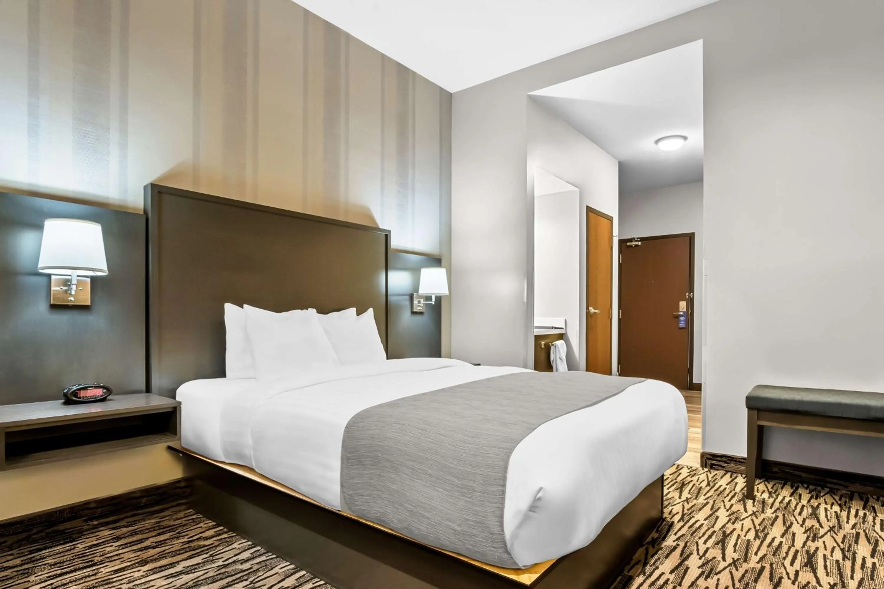 Photo of the whole room, Bed in Best Western Sawtooth Inn and Suites