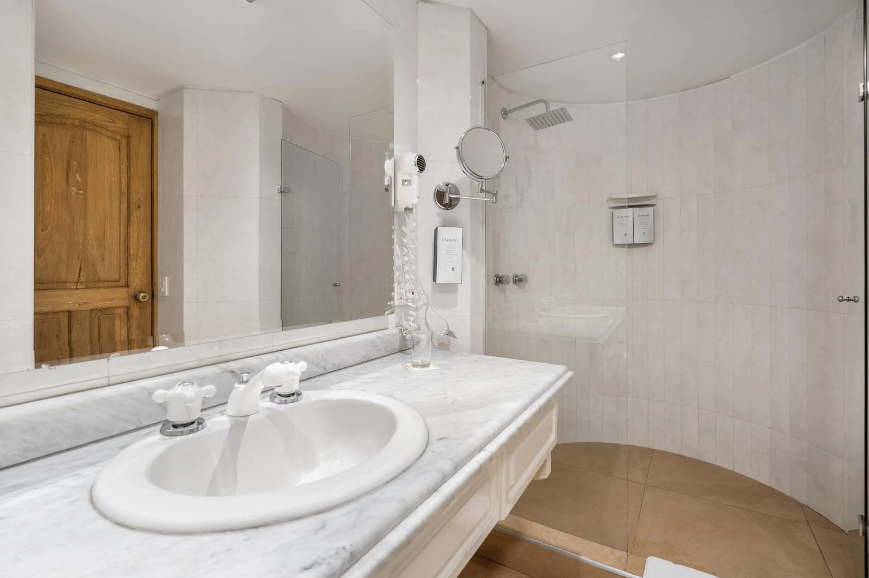 Shower in Hotel Egina Bogotá