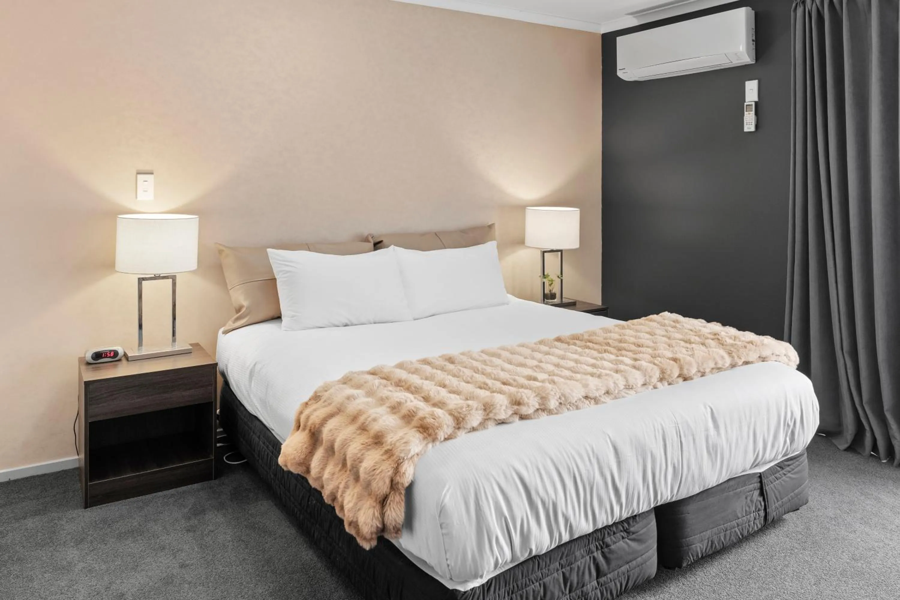 Bedroom, Bed in 136 On Bealey Motel