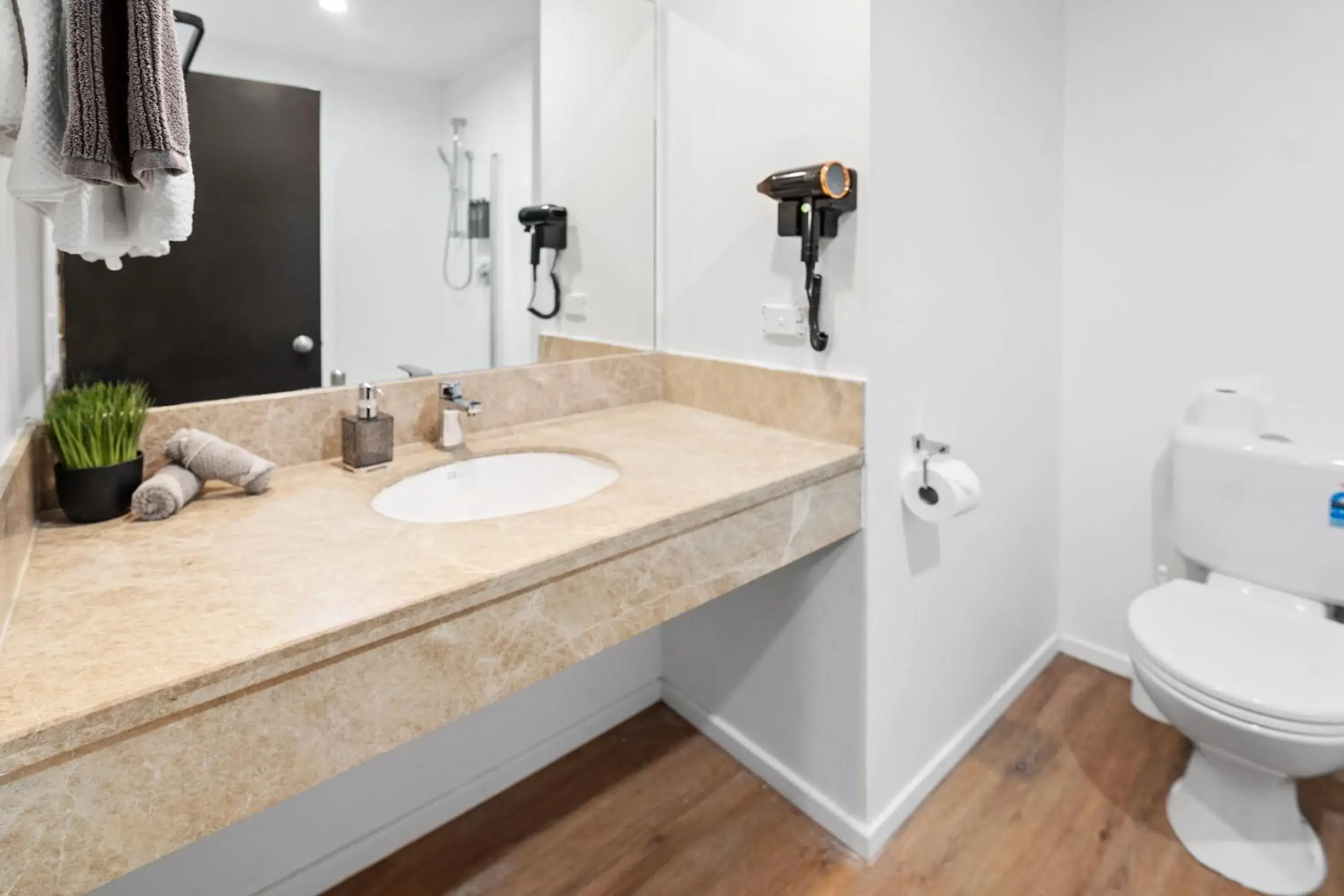 Twin Studio in 136 On Bealey Motel Twin Studio in 136 On Bealey Motel