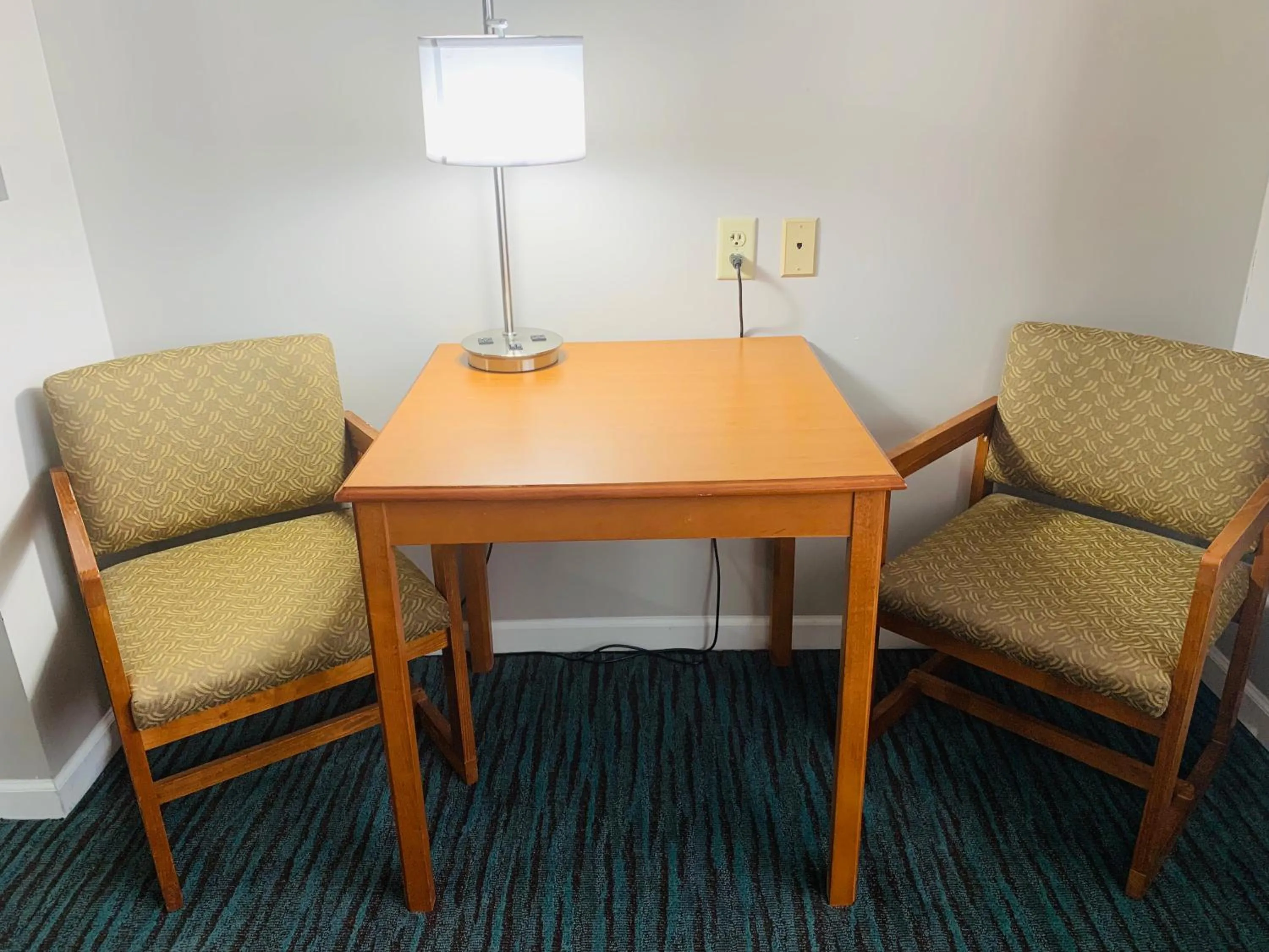 Seating area in BridgePointe Inn & Suites by BPhotels, Lincoln I-80 & 27th St