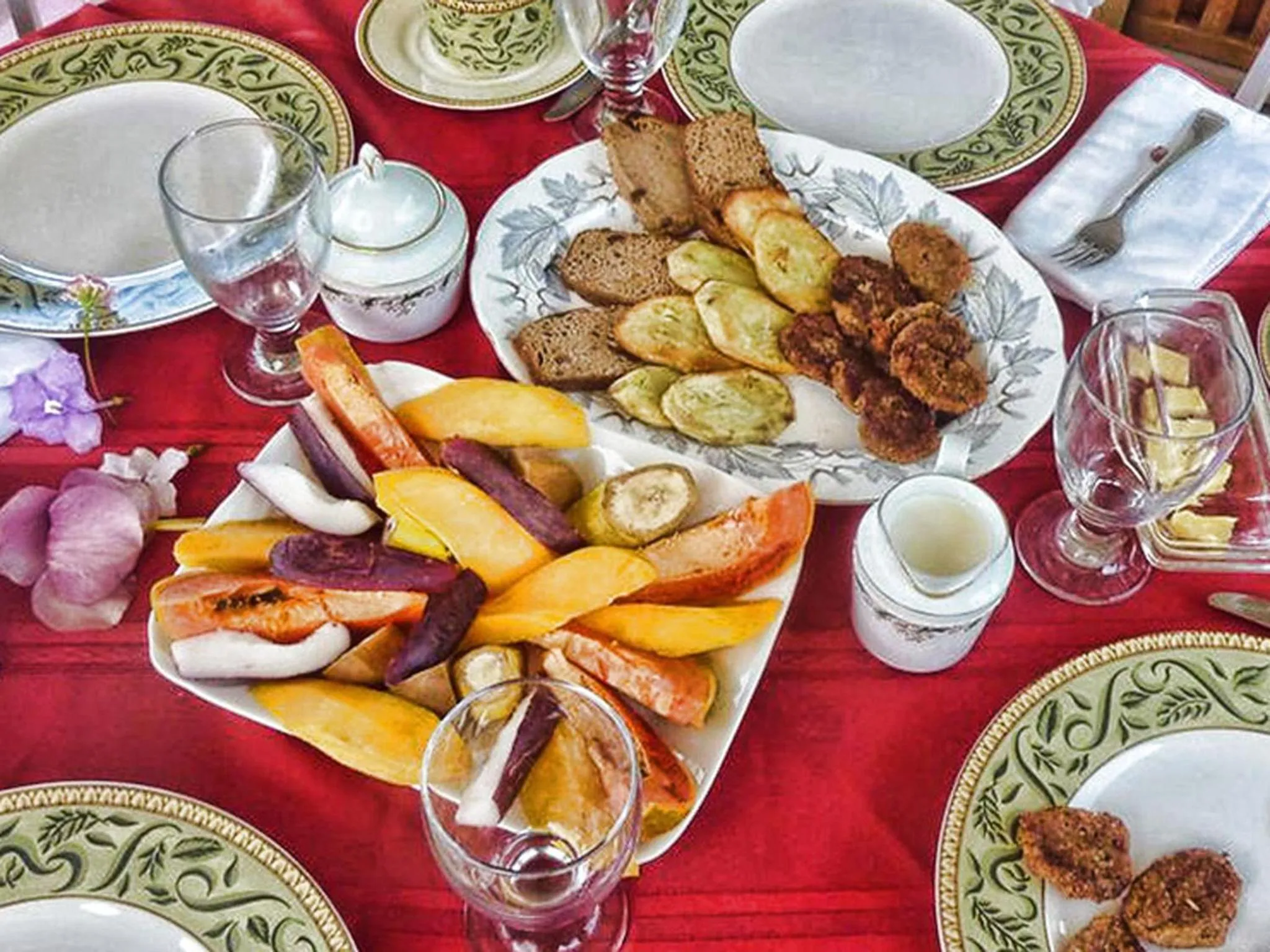 Breakfast in The Fan Villa