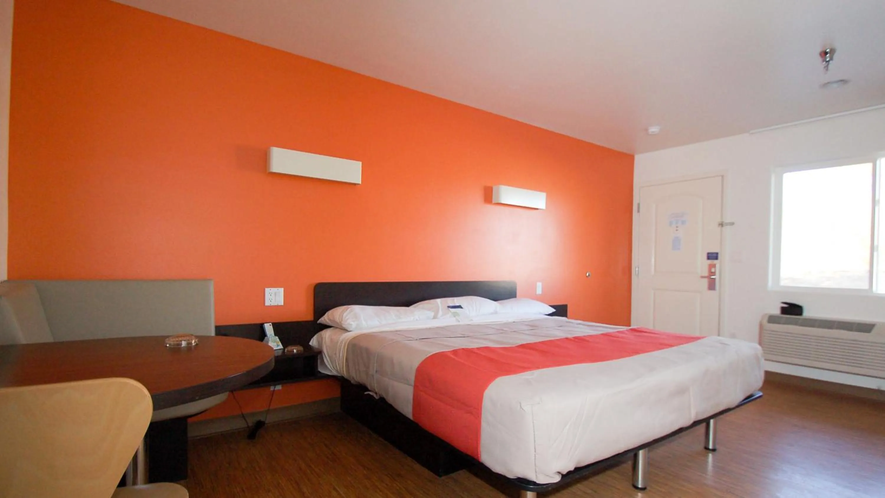 Bed in Motel 6 Victorville