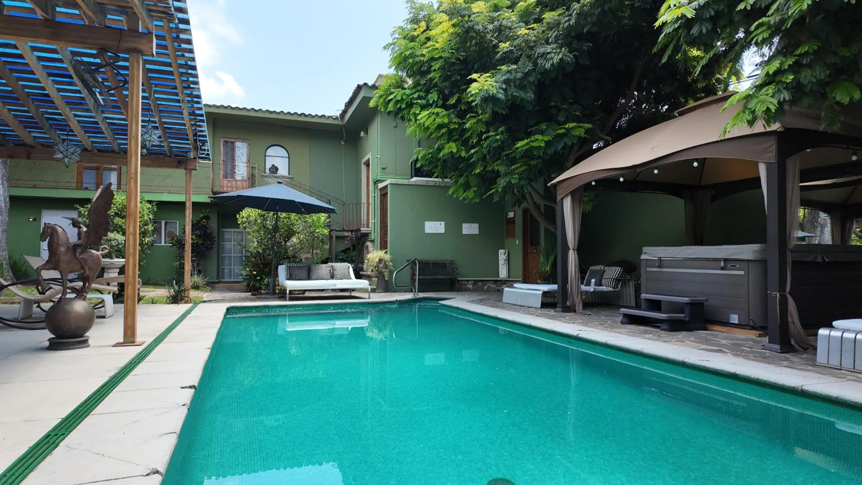 Swimming pool in Hacienda del Lago Boutique Hotel