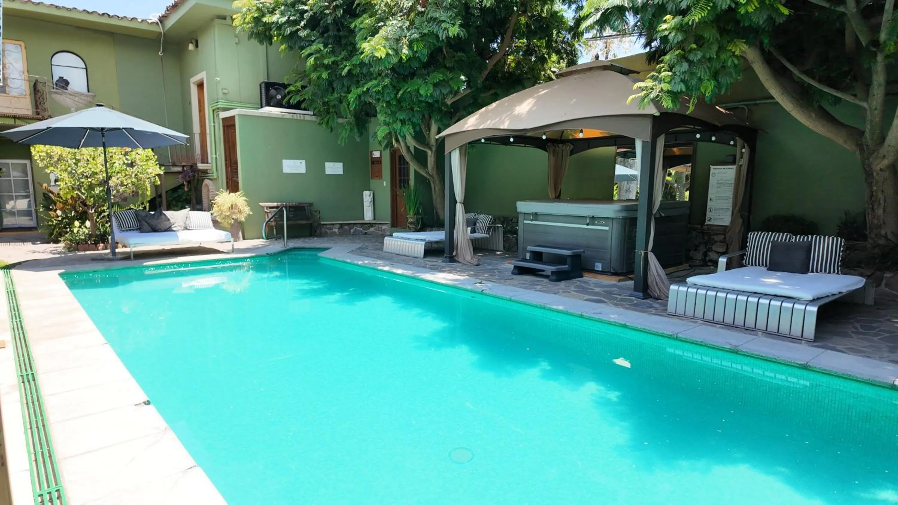 Swimming pool in Hacienda del Lago Boutique Hotel