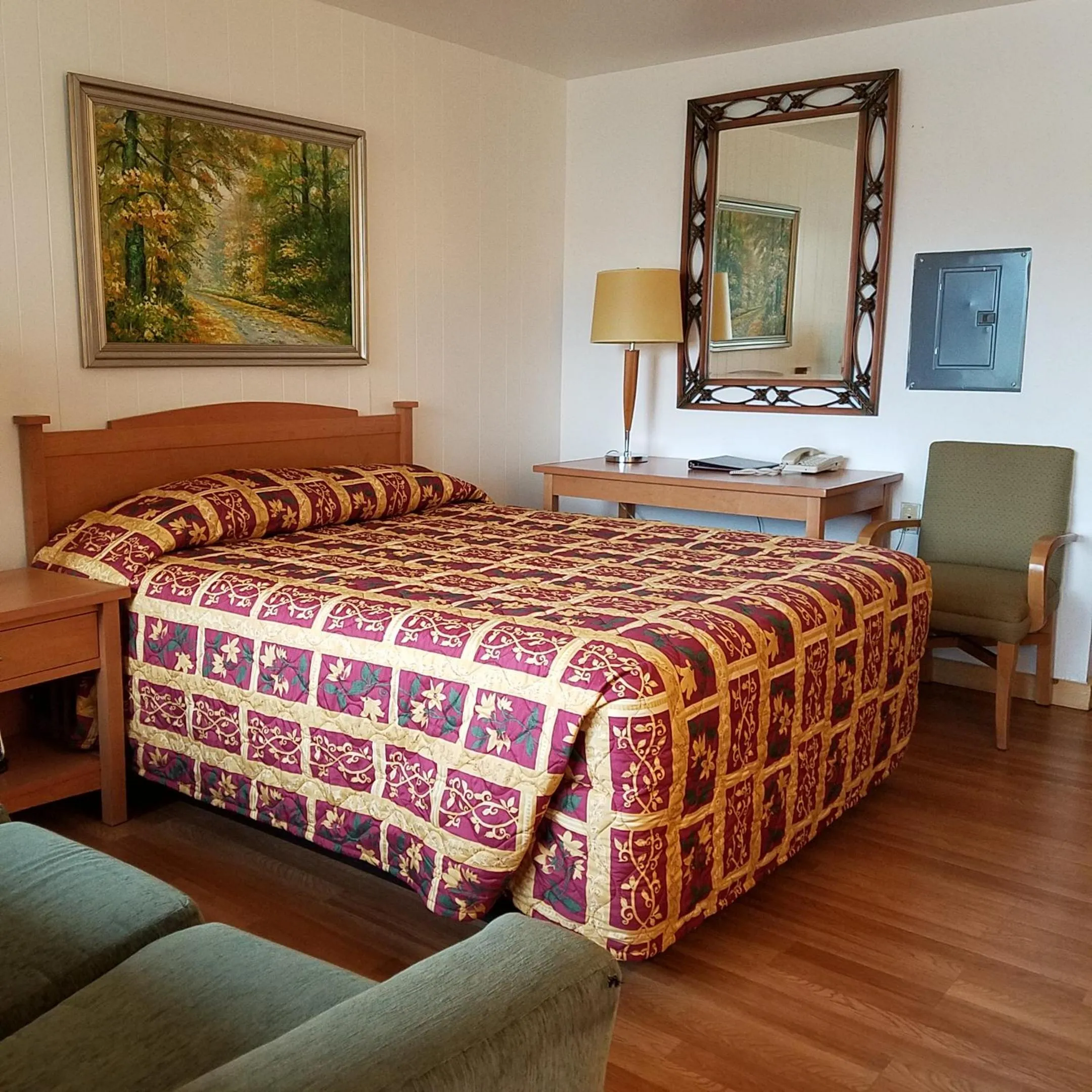 Living room, Bed in San Juan Motel