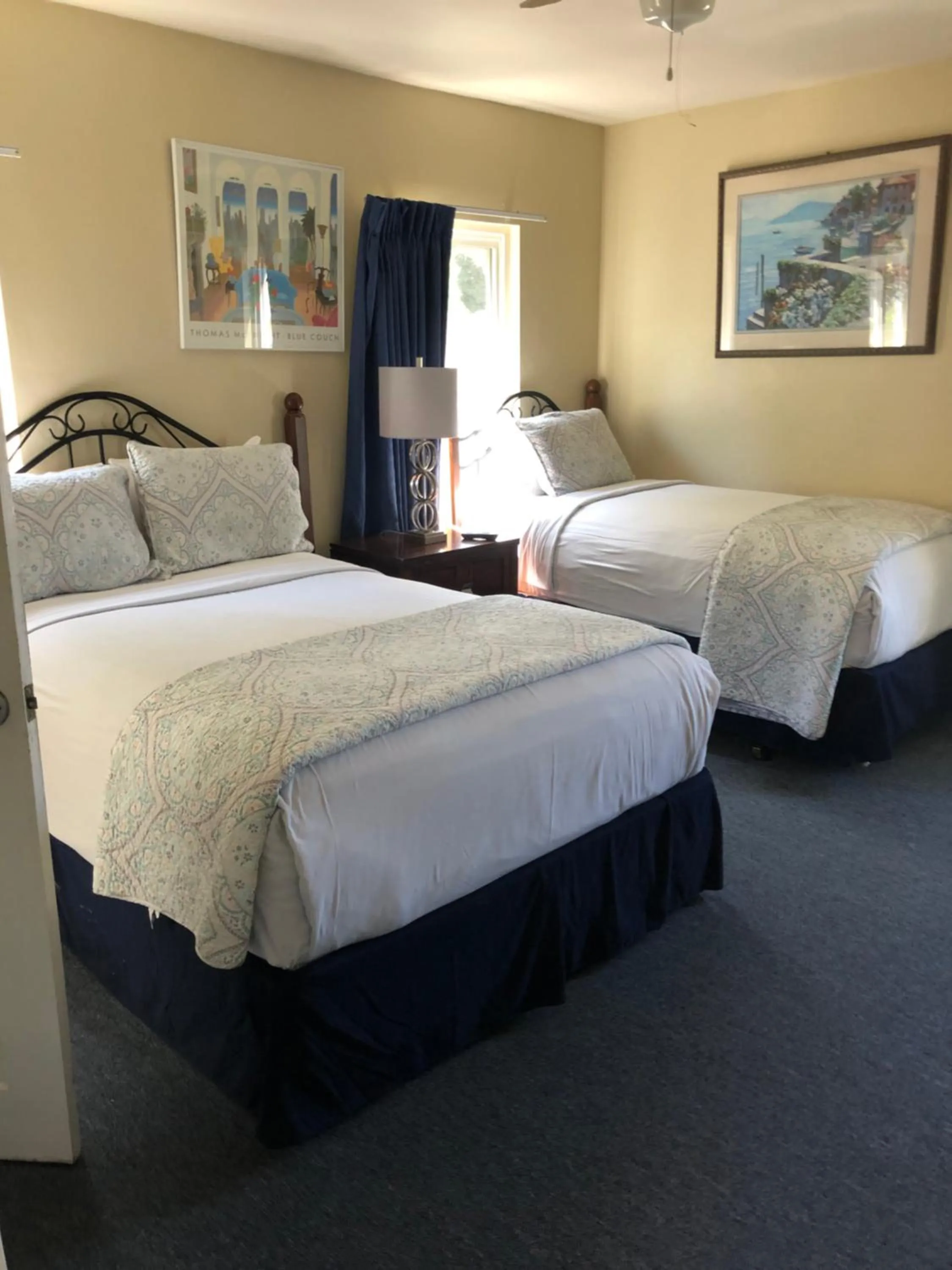 Bed in Rest Haven Motel