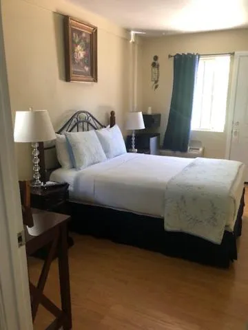 Bed in Rest Haven Motel