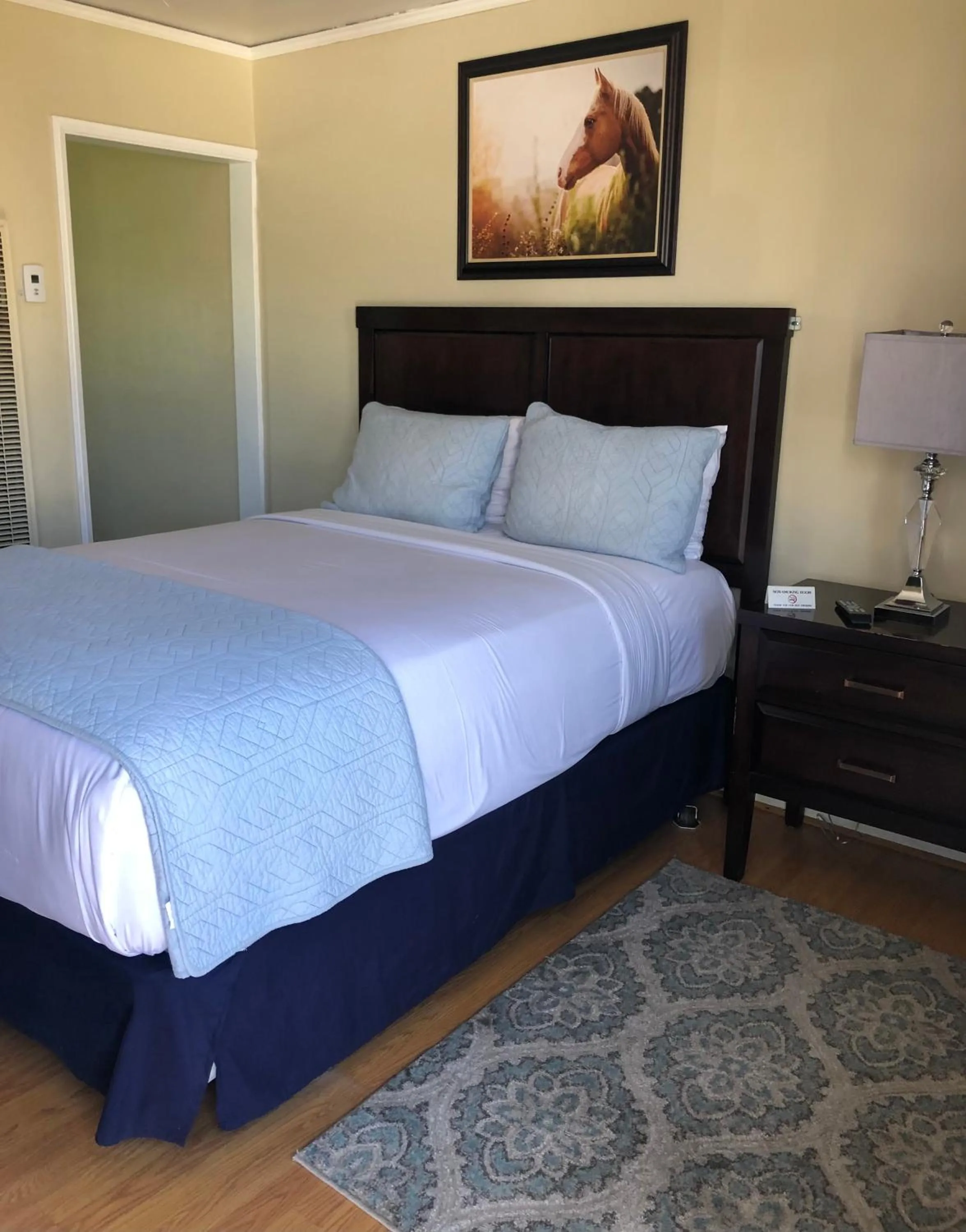 Bed in Rest Haven Motel