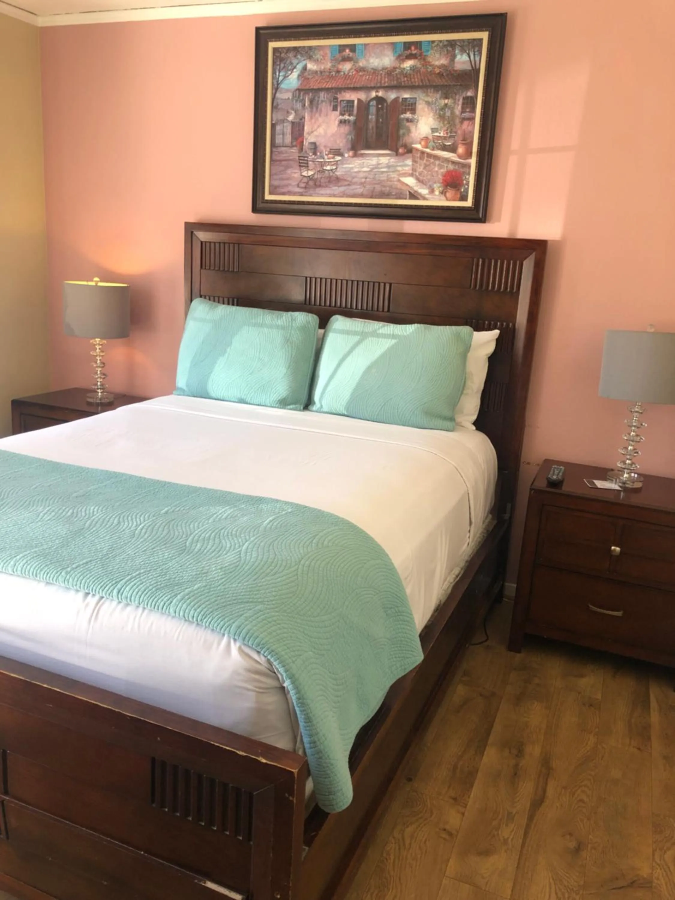 Bed in Rest Haven Motel