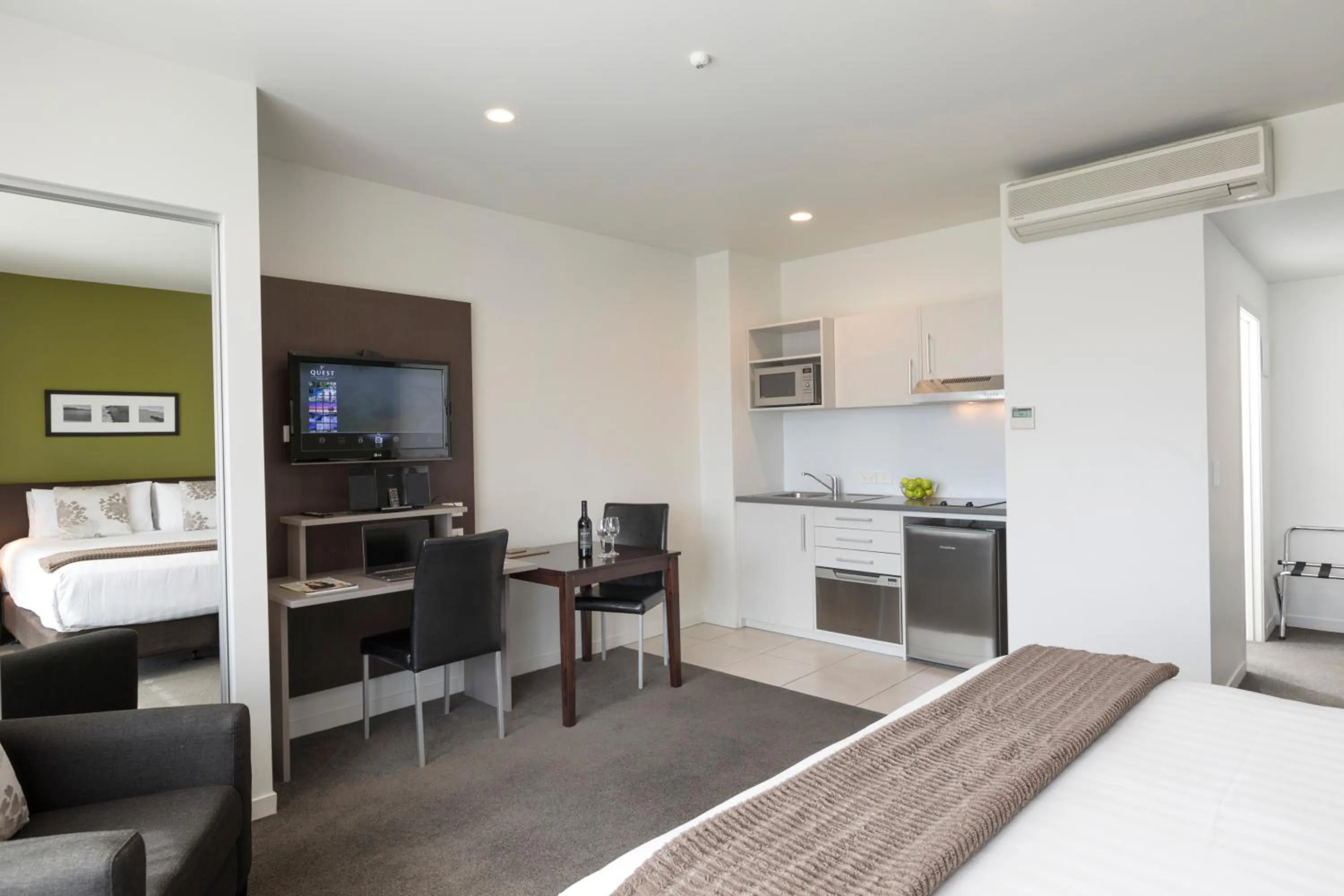 Kitchen or kitchenette, Bed in Quest Rotorua Central