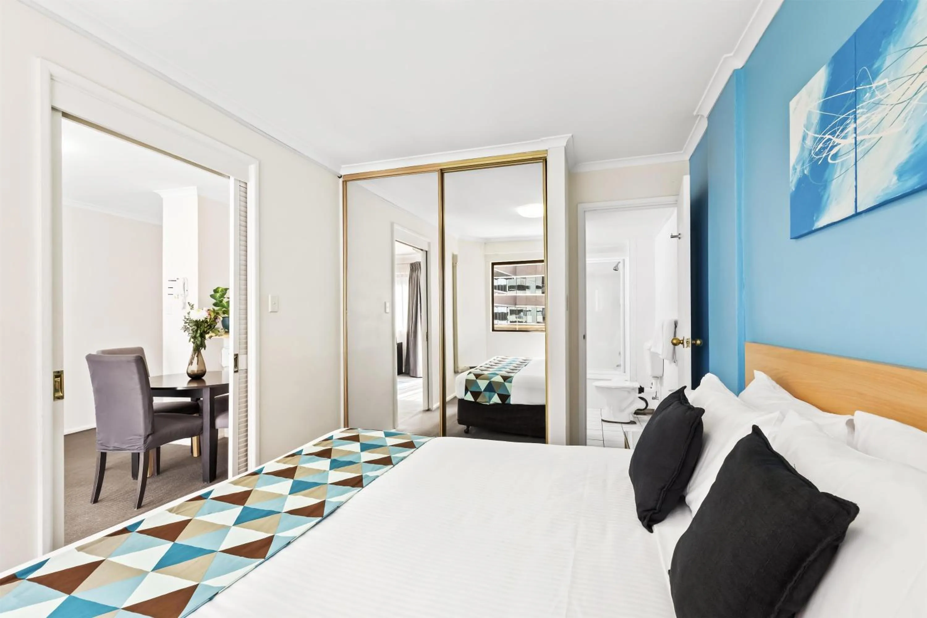 Bedroom, Bed in Metro Apartments on King