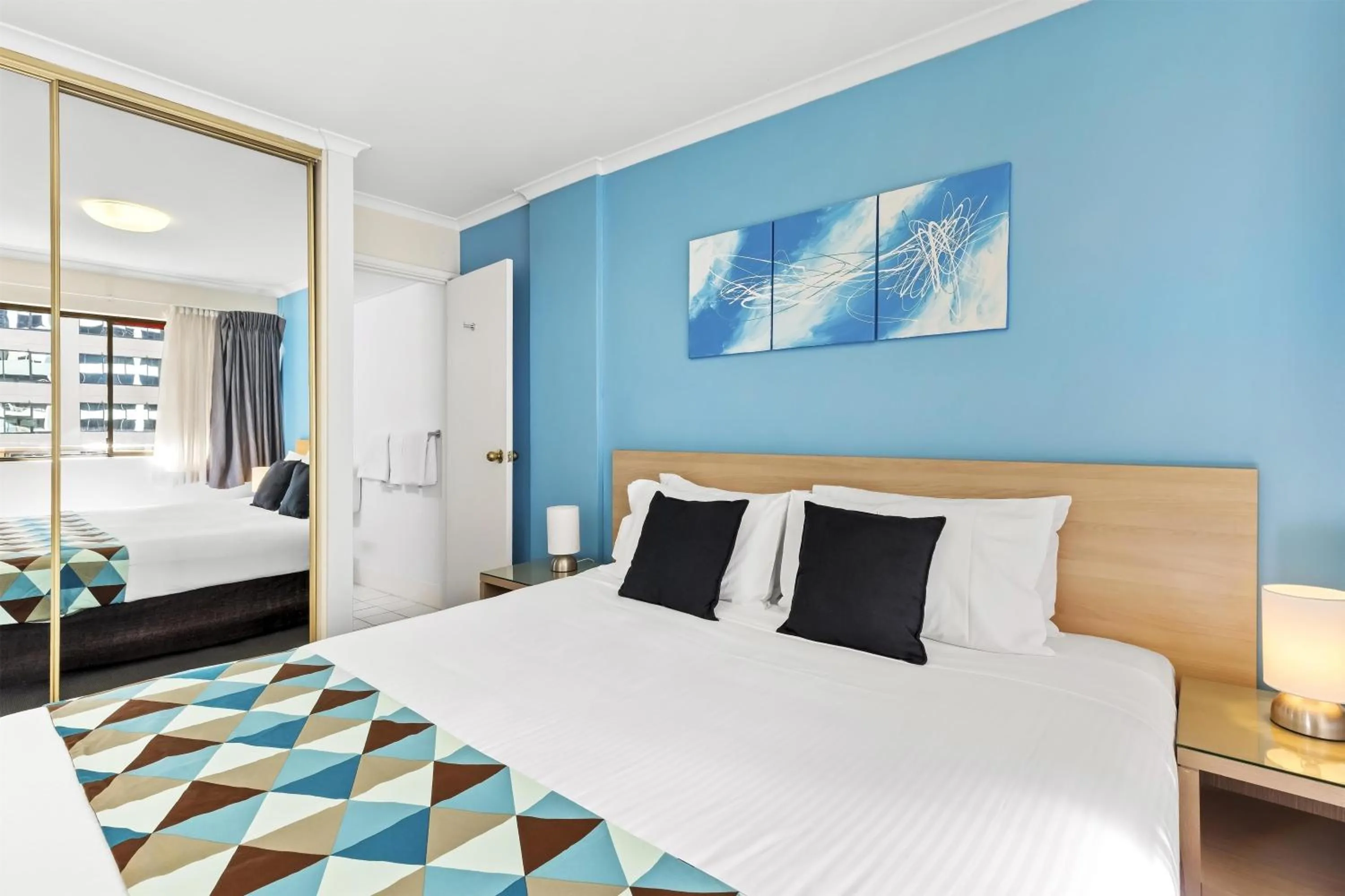 Bed in Metro Apartments on King