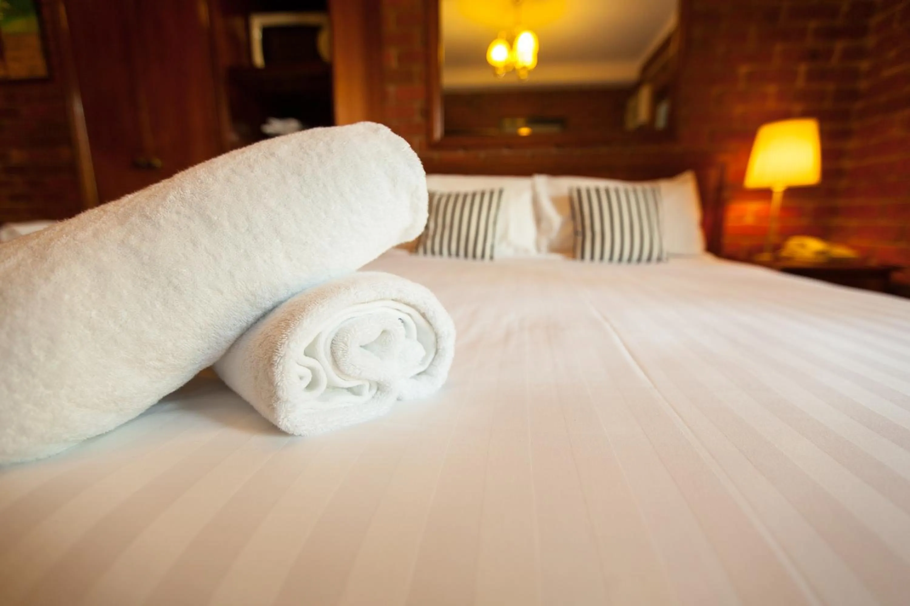 Decorative detail, Bed in Armour Motor Inn