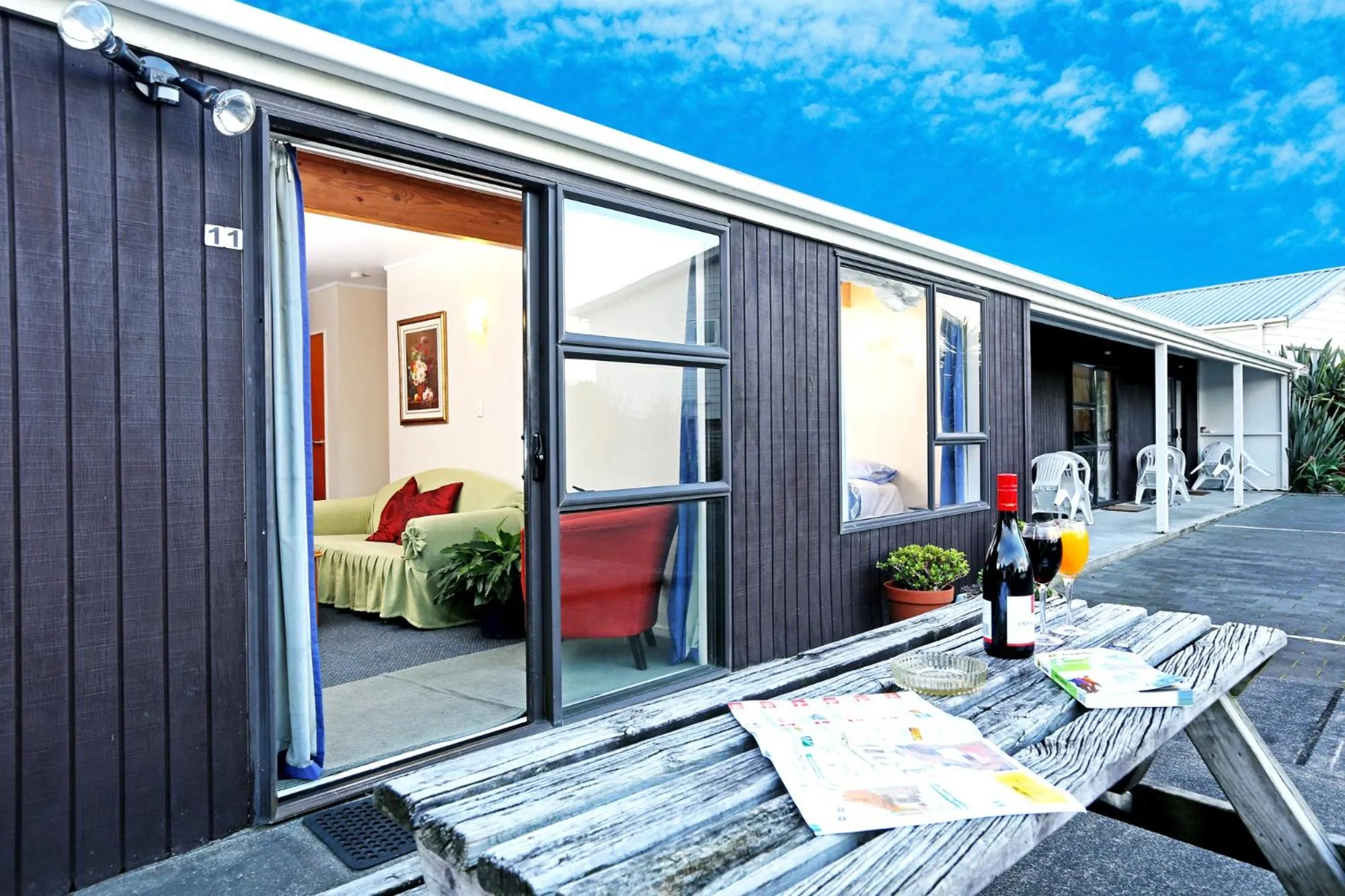 Seating area in Waiuku Lodge Motel