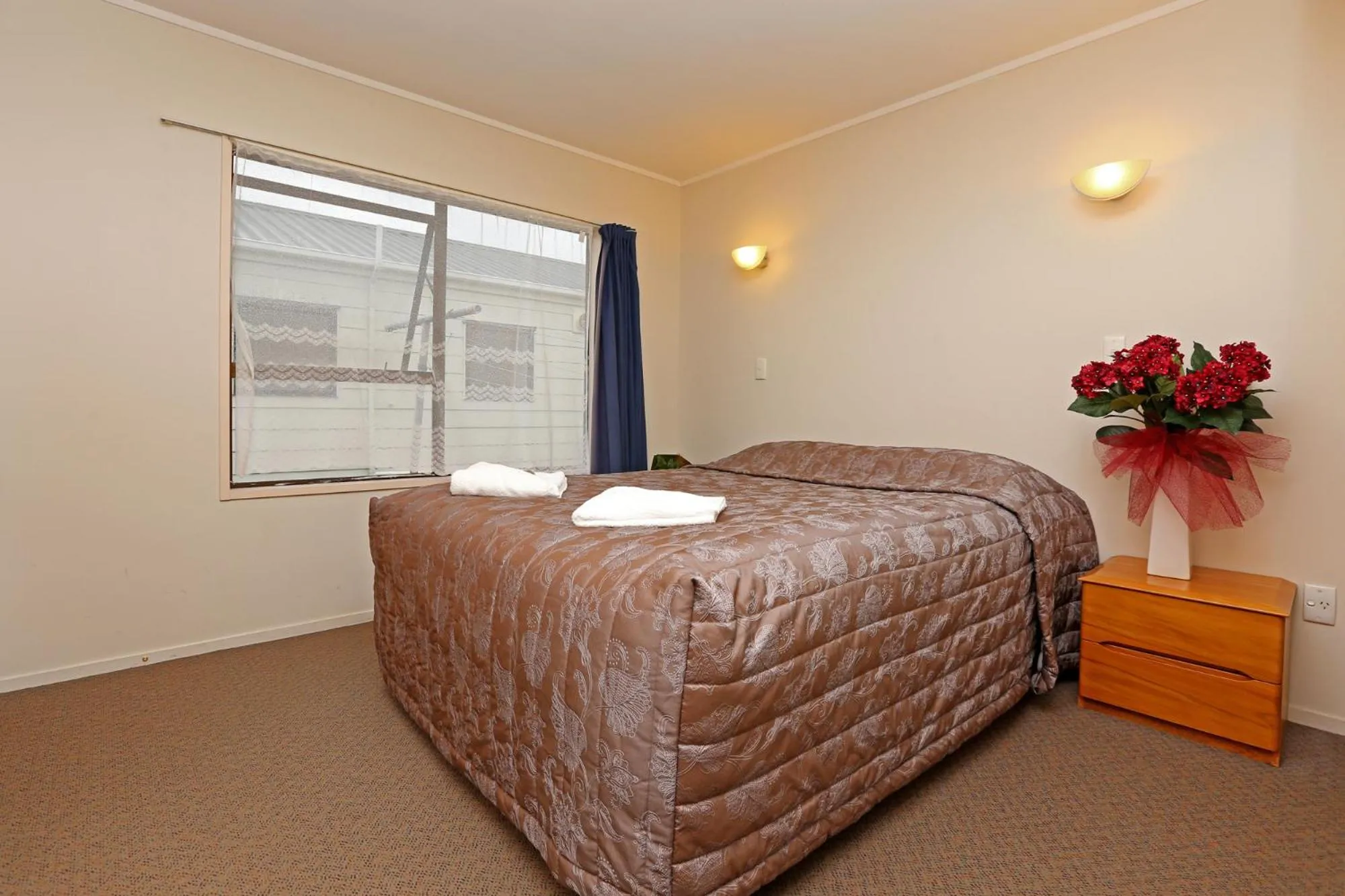 Photo of the whole room, Bed in Waiuku Lodge Motel