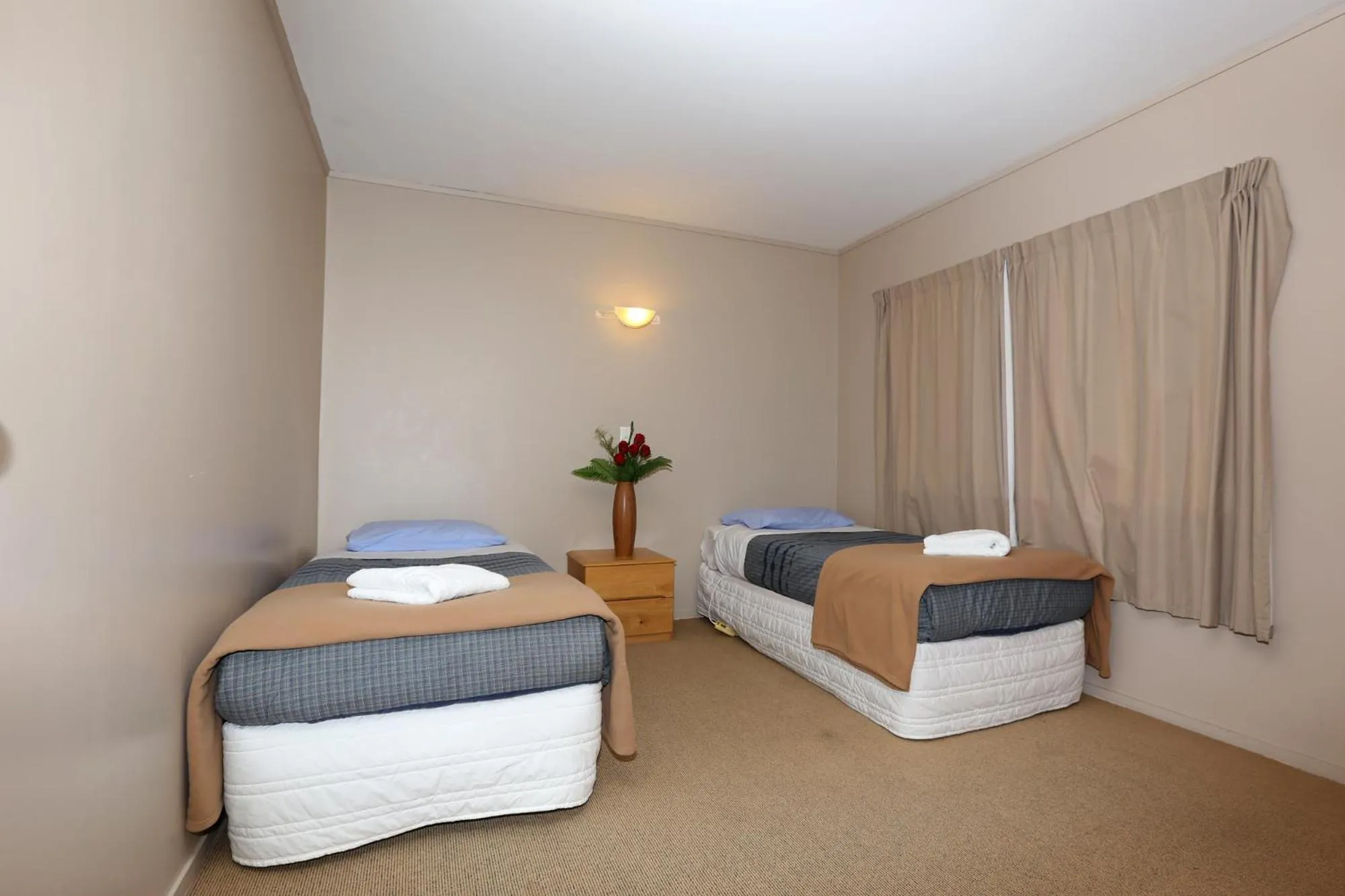 Photo of the whole room, Bed in Waiuku Lodge Motel