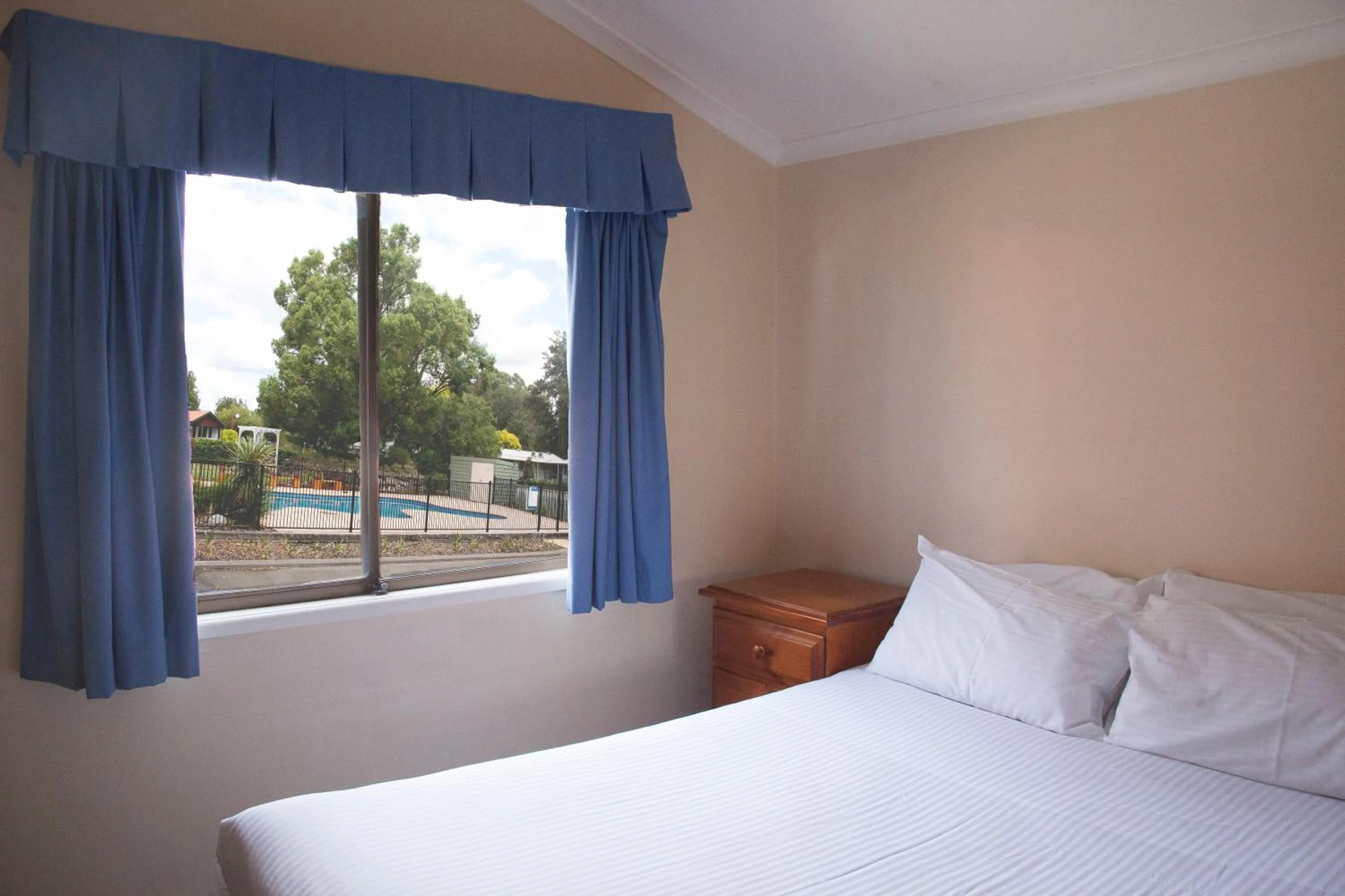 Photo of the whole room, Bed in Nepean Shores by Gateway Lifestyle Holiday Parks