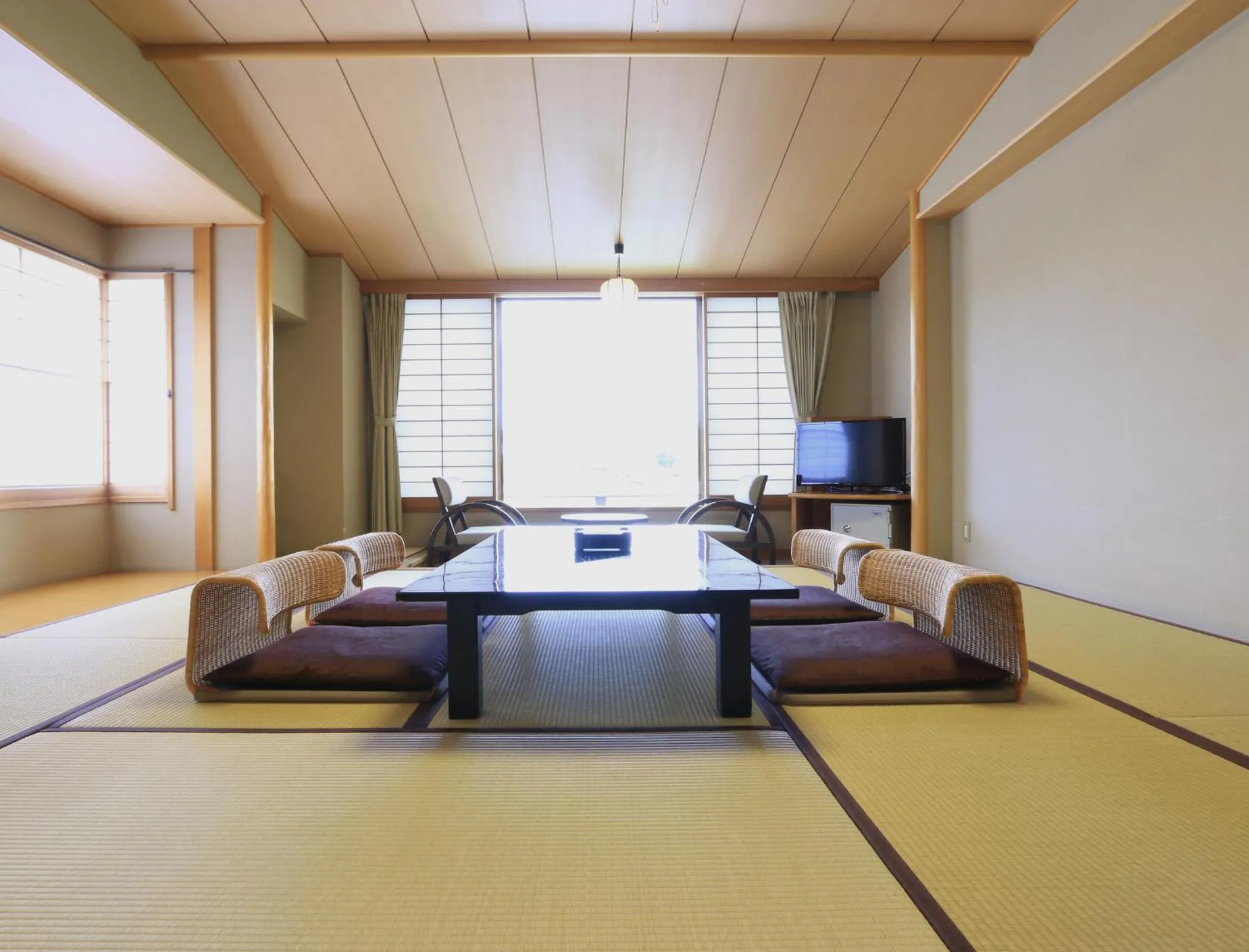 Photo of the whole room in Kameya Ean