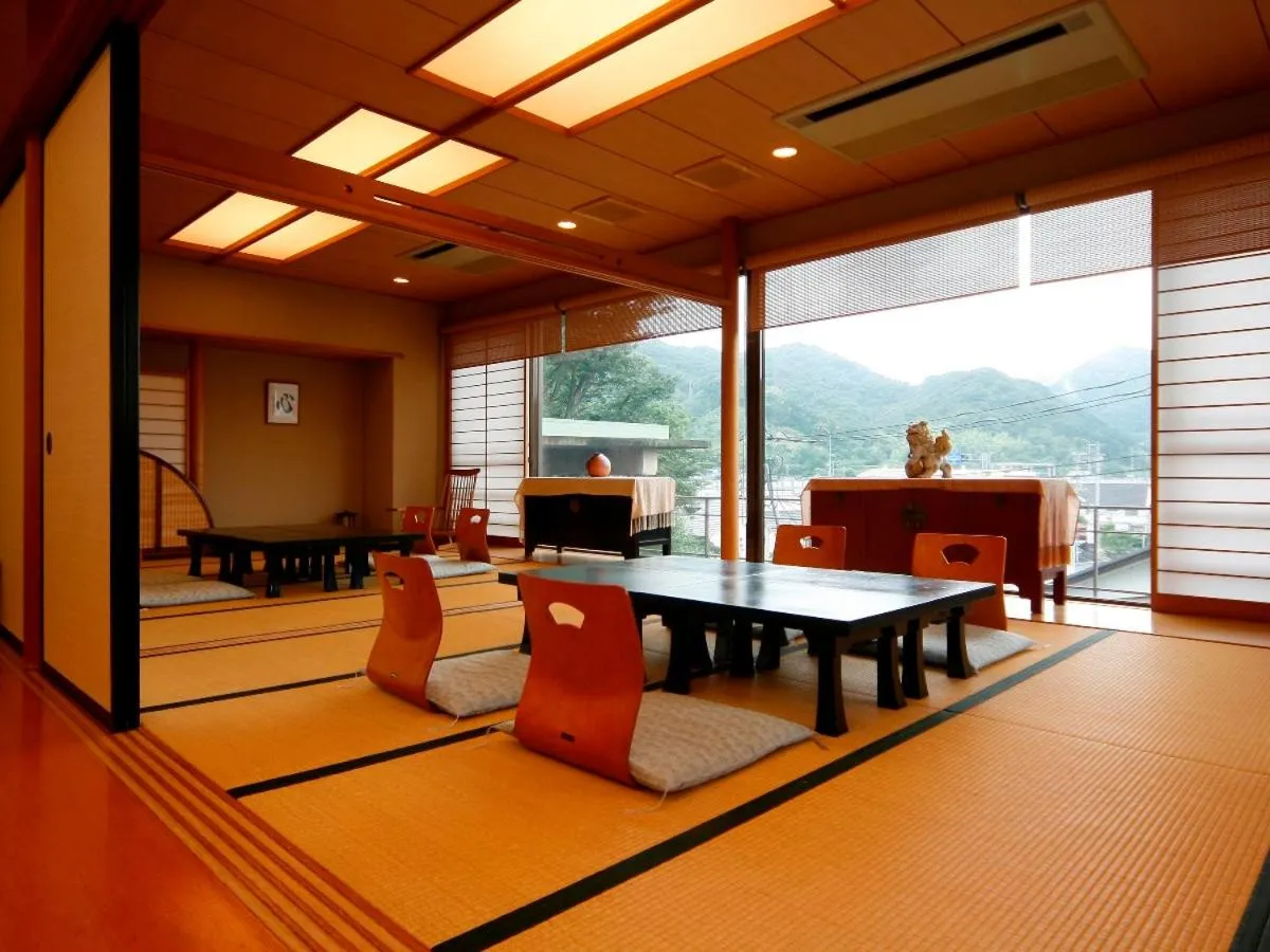 Photo of the whole room in Kameya Ean