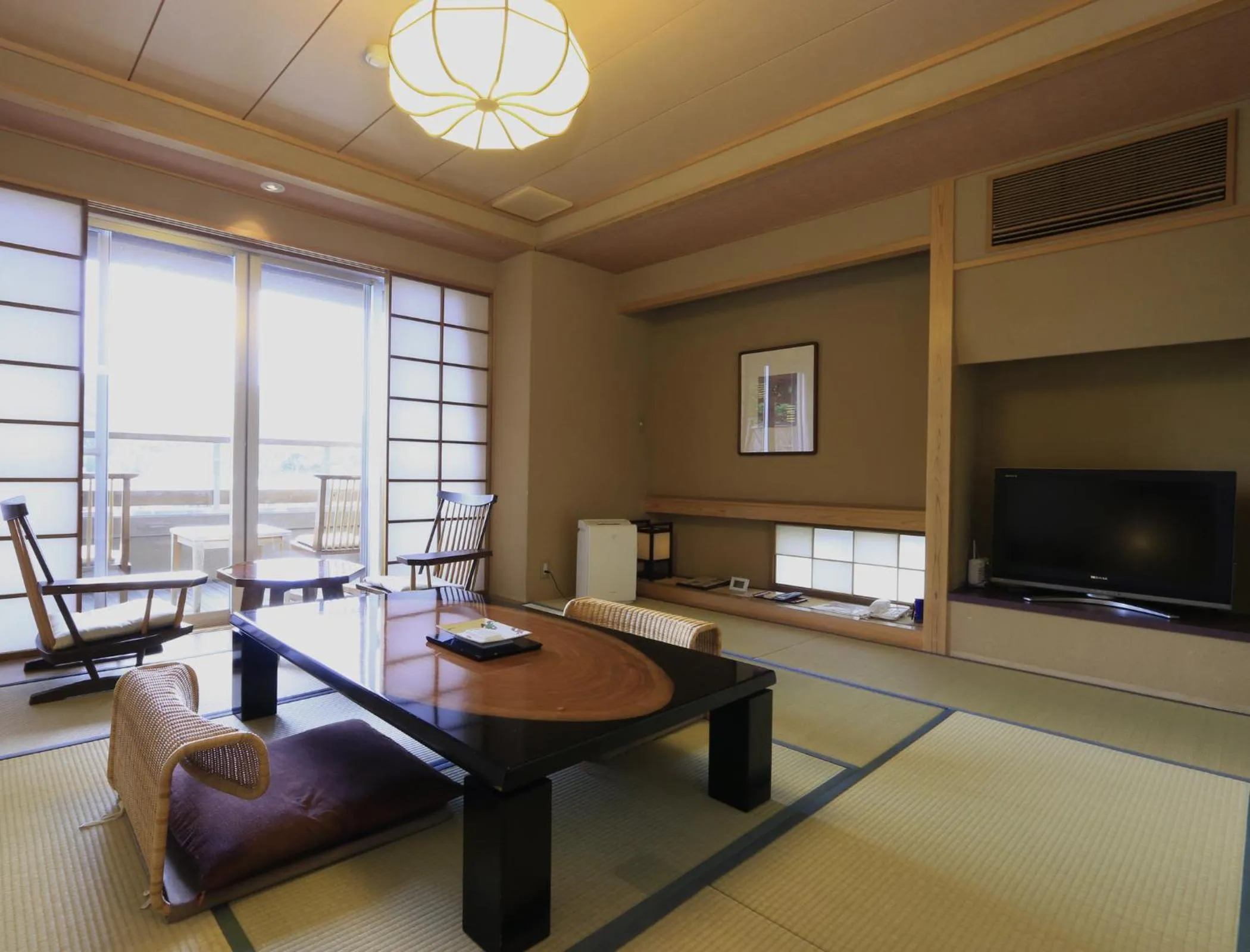 Photo of the whole room in Kameya Ean