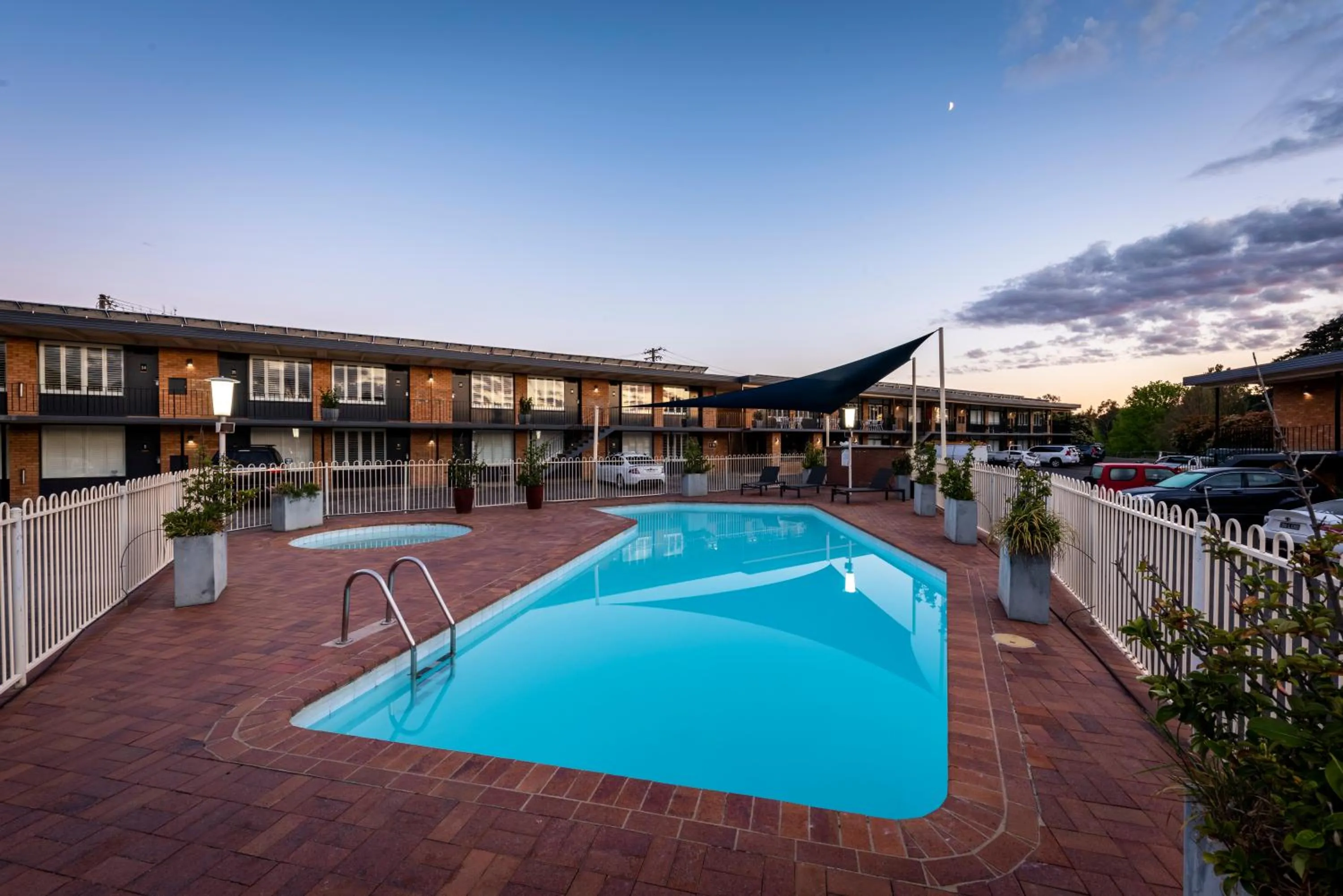 Property building in Panorama Bathurst