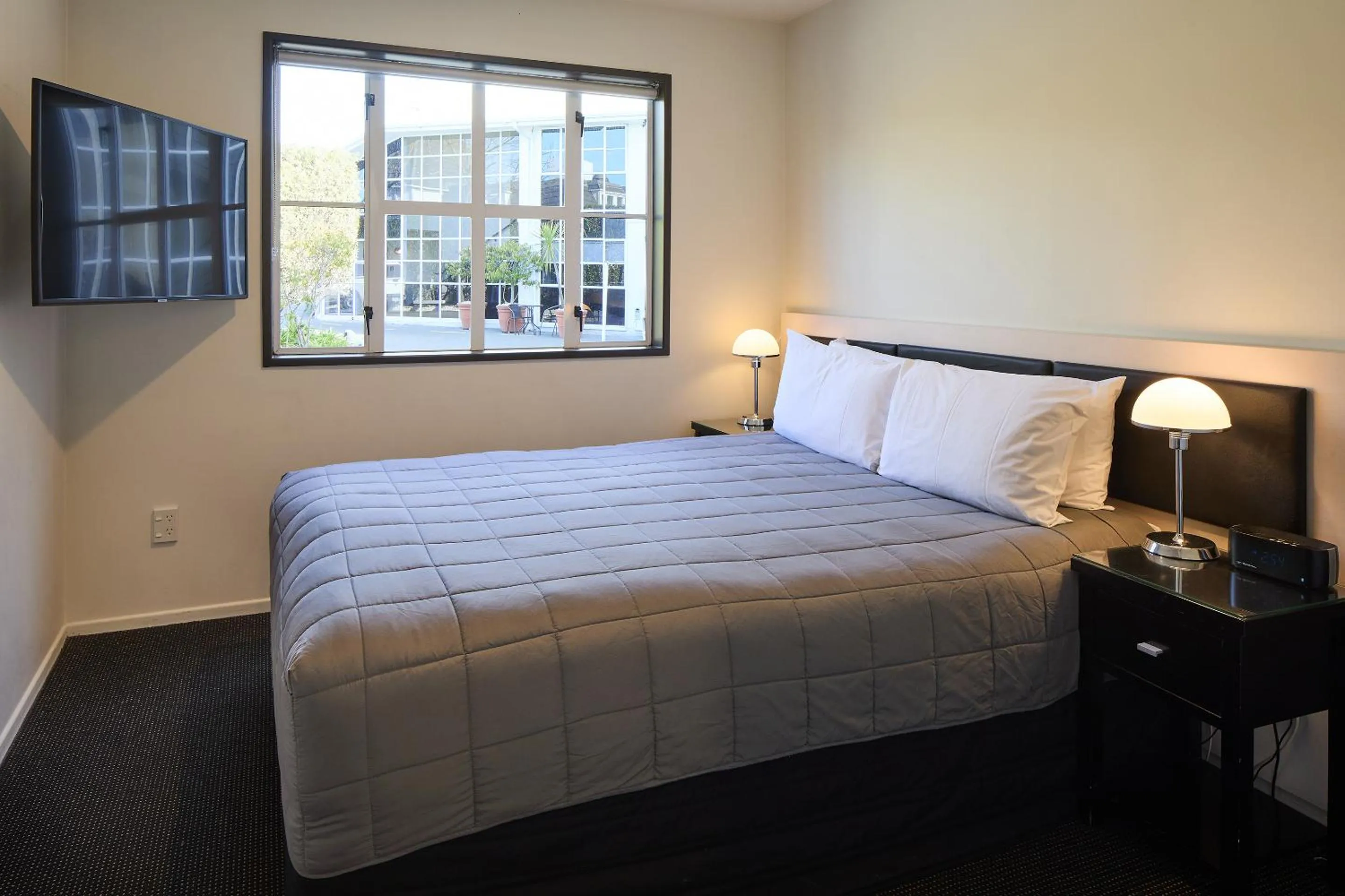 Bedroom, Bed in Pavilions Hotel