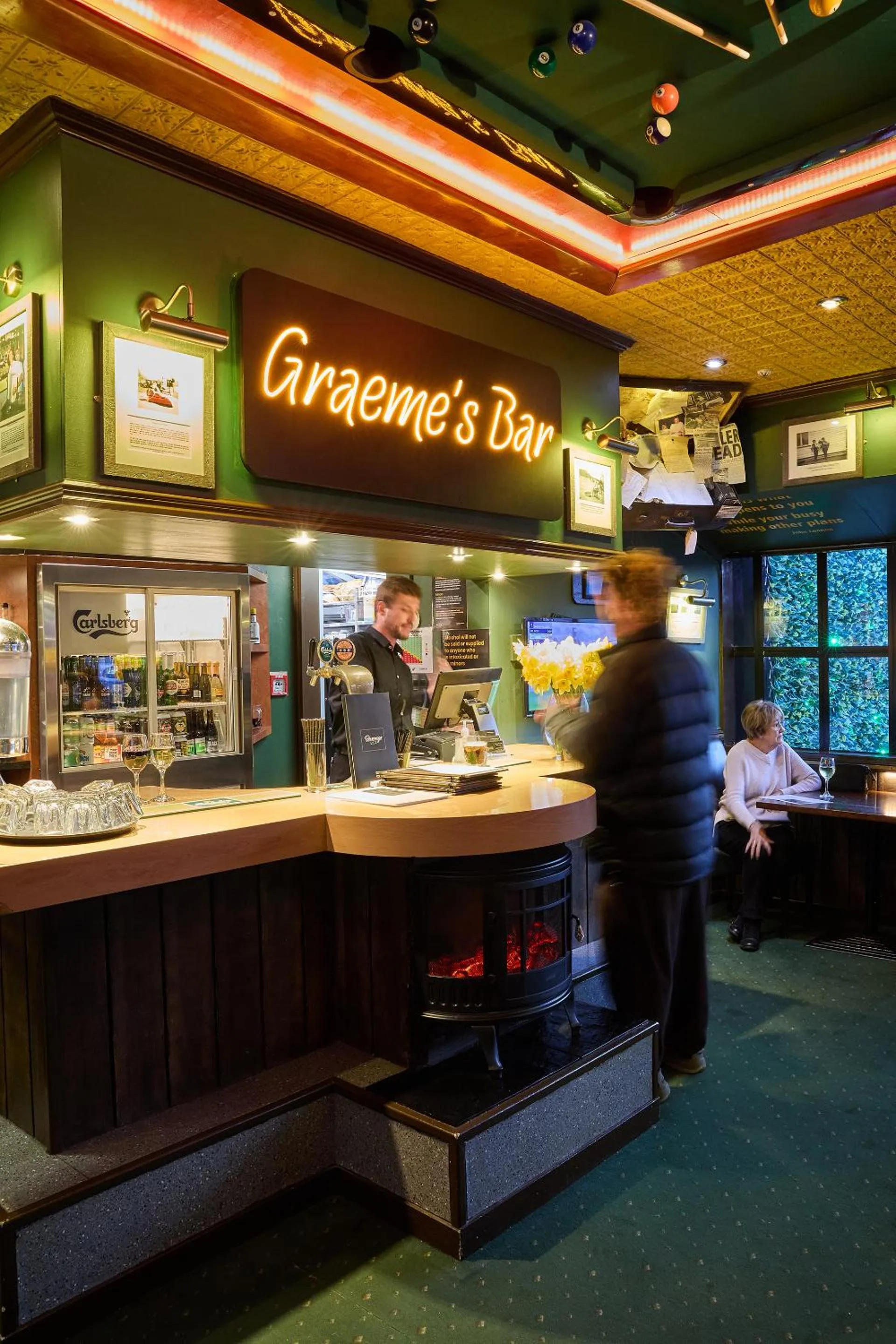 Restaurant/places to eat in Pavilions Hotel