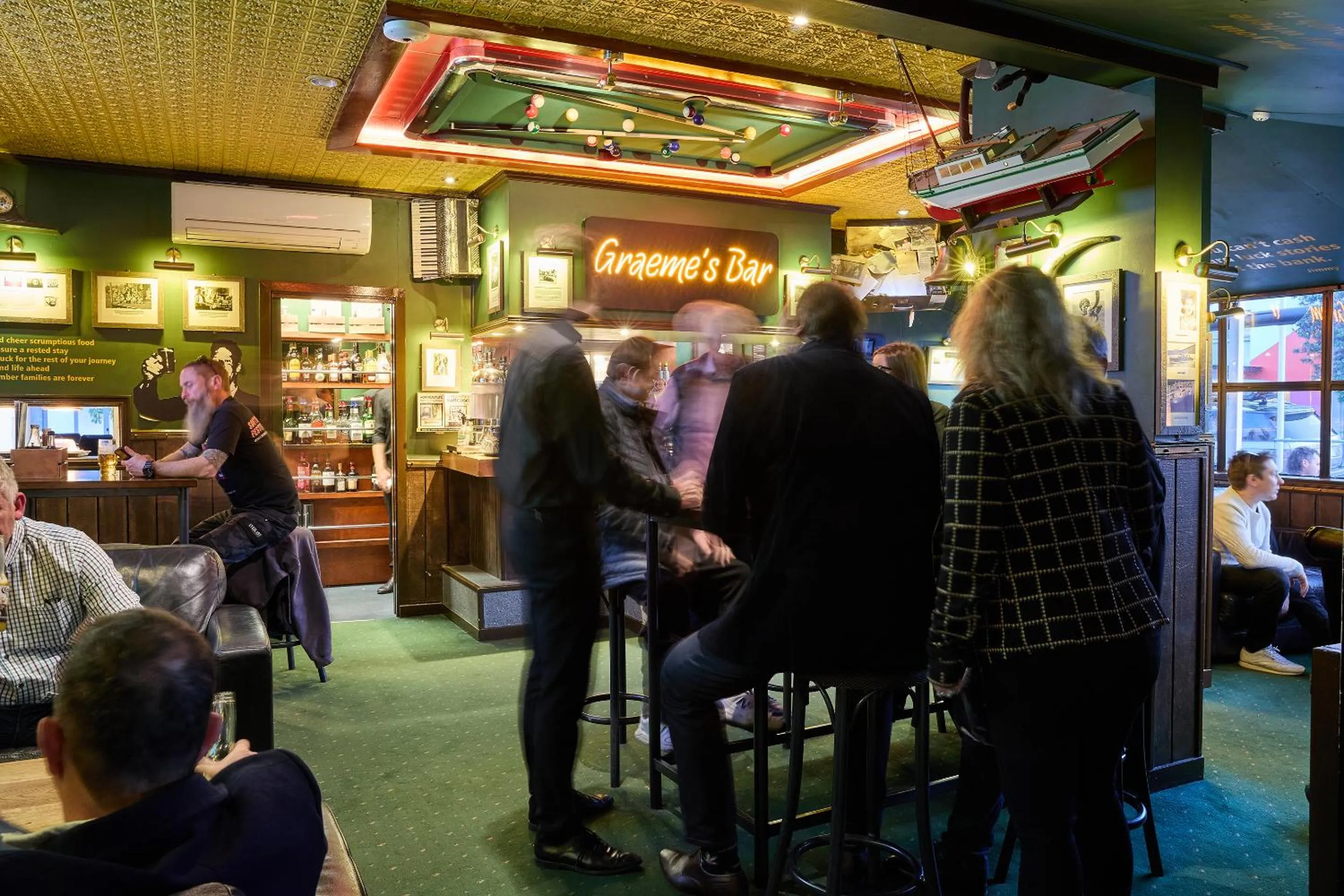 Restaurant/places to eat in Pavilions Hotel