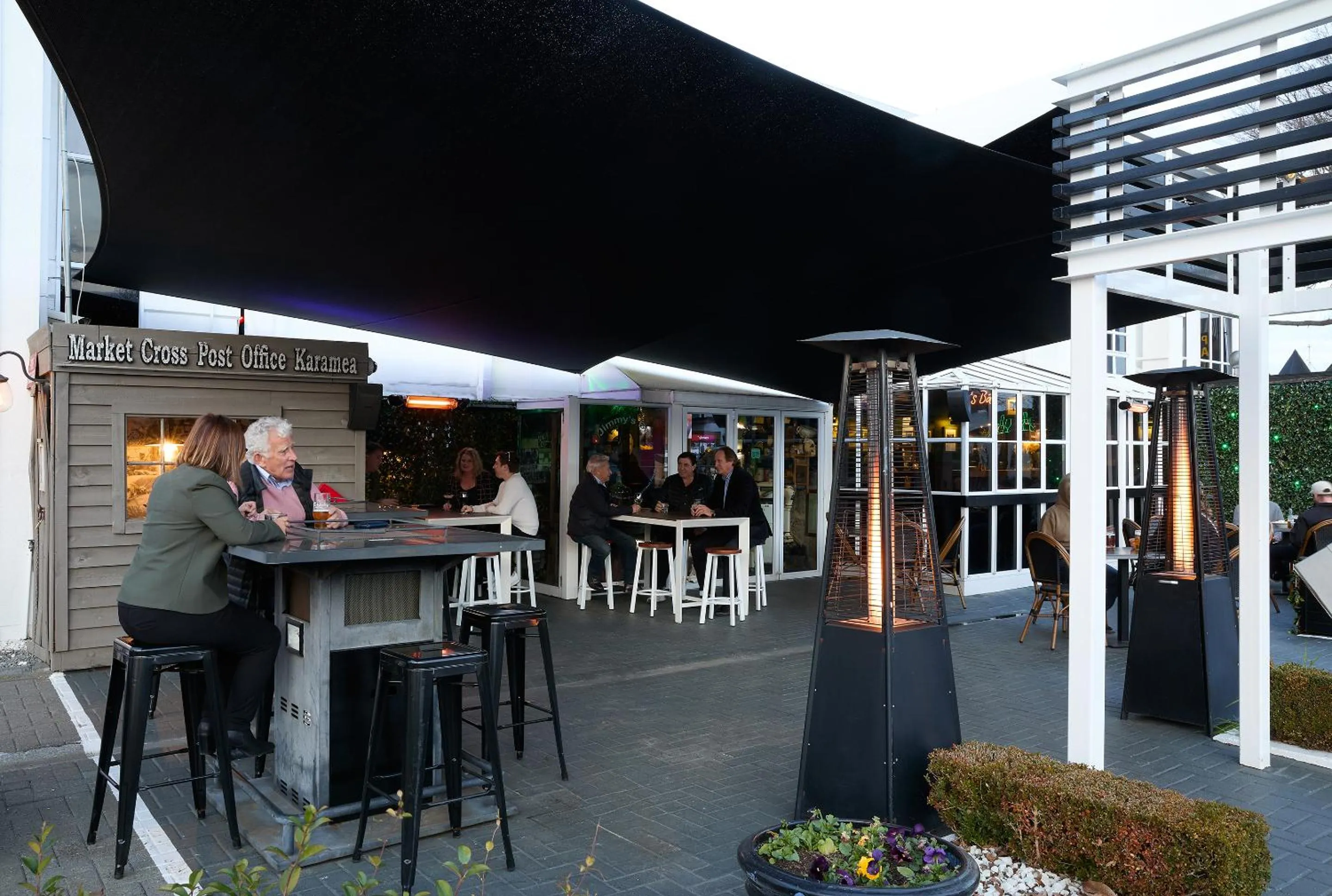 Restaurant/places to eat in Pavilions Hotel