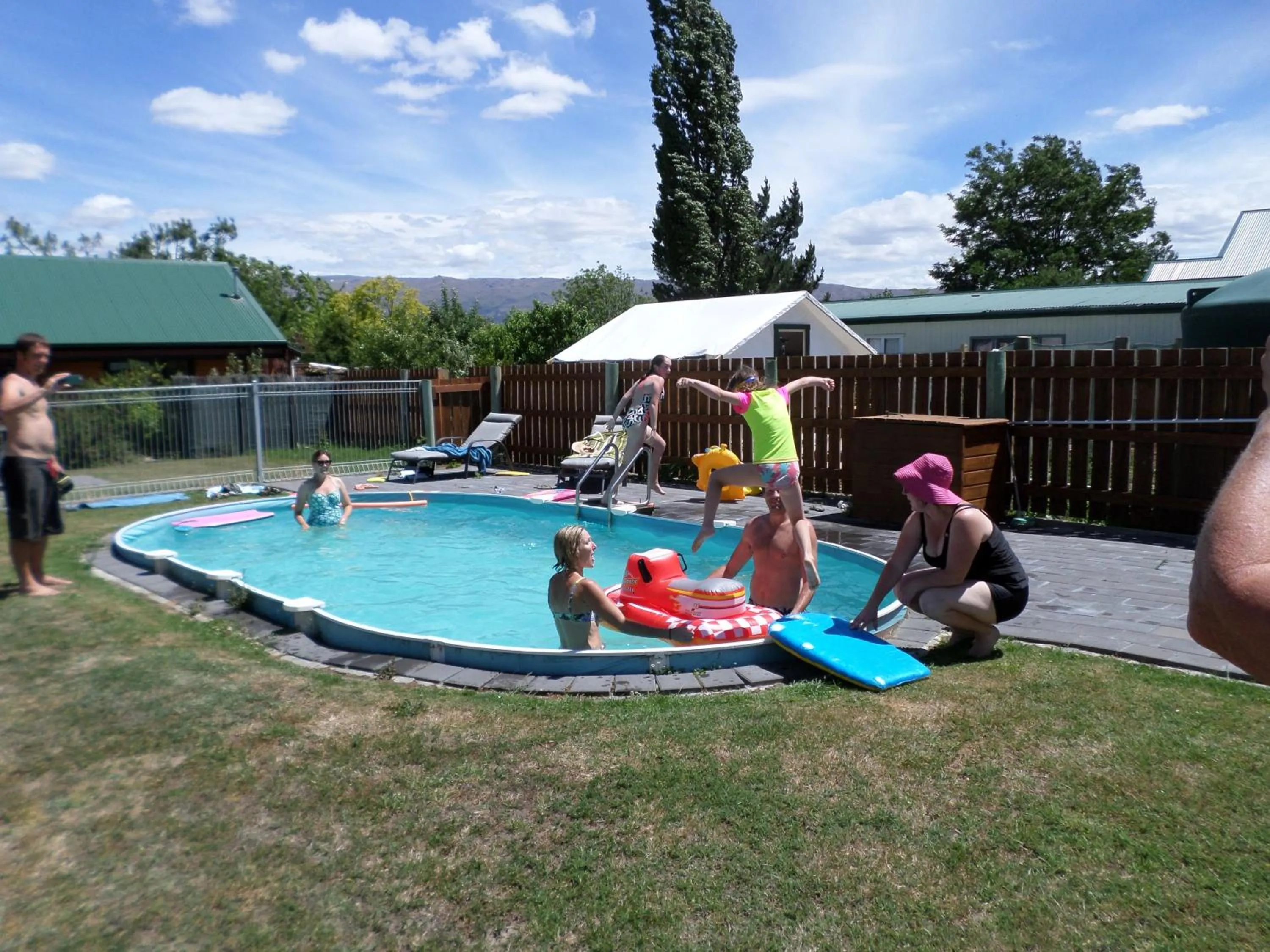 Garden in Central Chalets Ltd