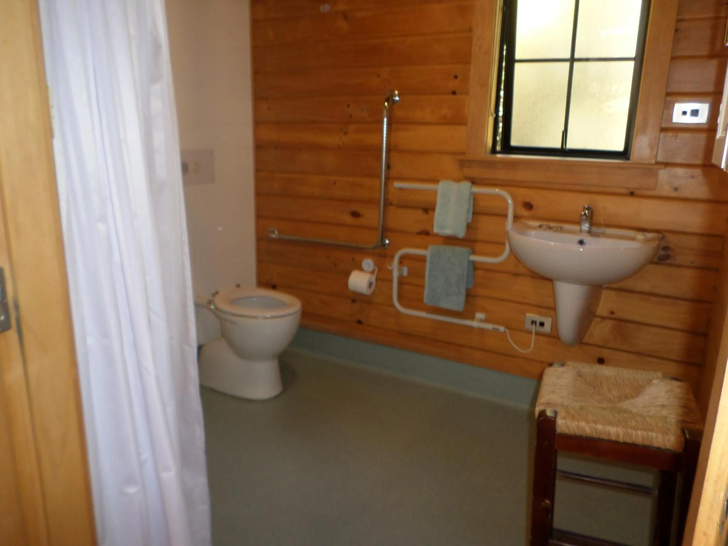 Bathroom in Central Chalets Ltd
