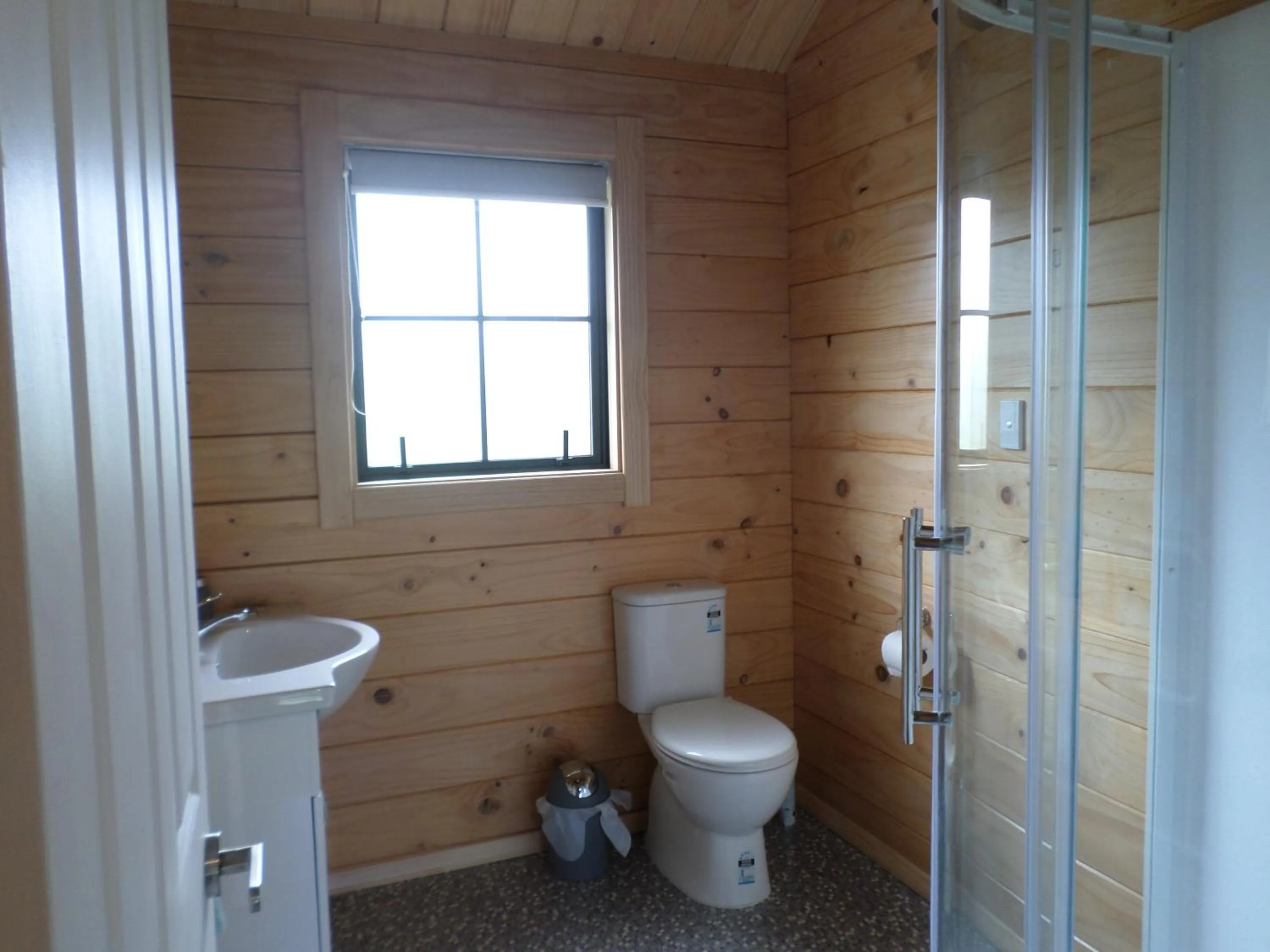 Toilet in Central Chalets Ltd