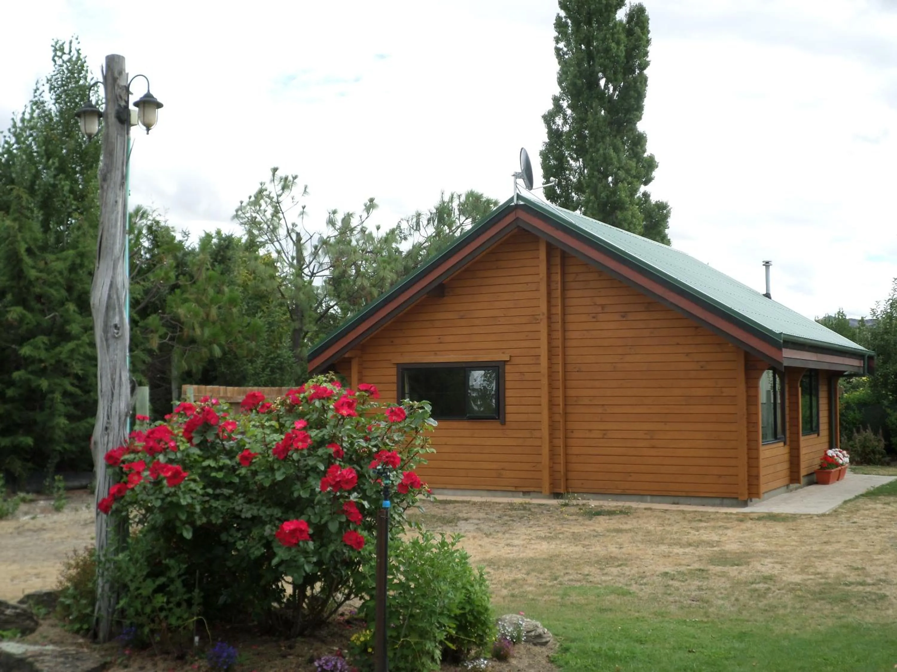 Garden view in Central Chalets Ltd