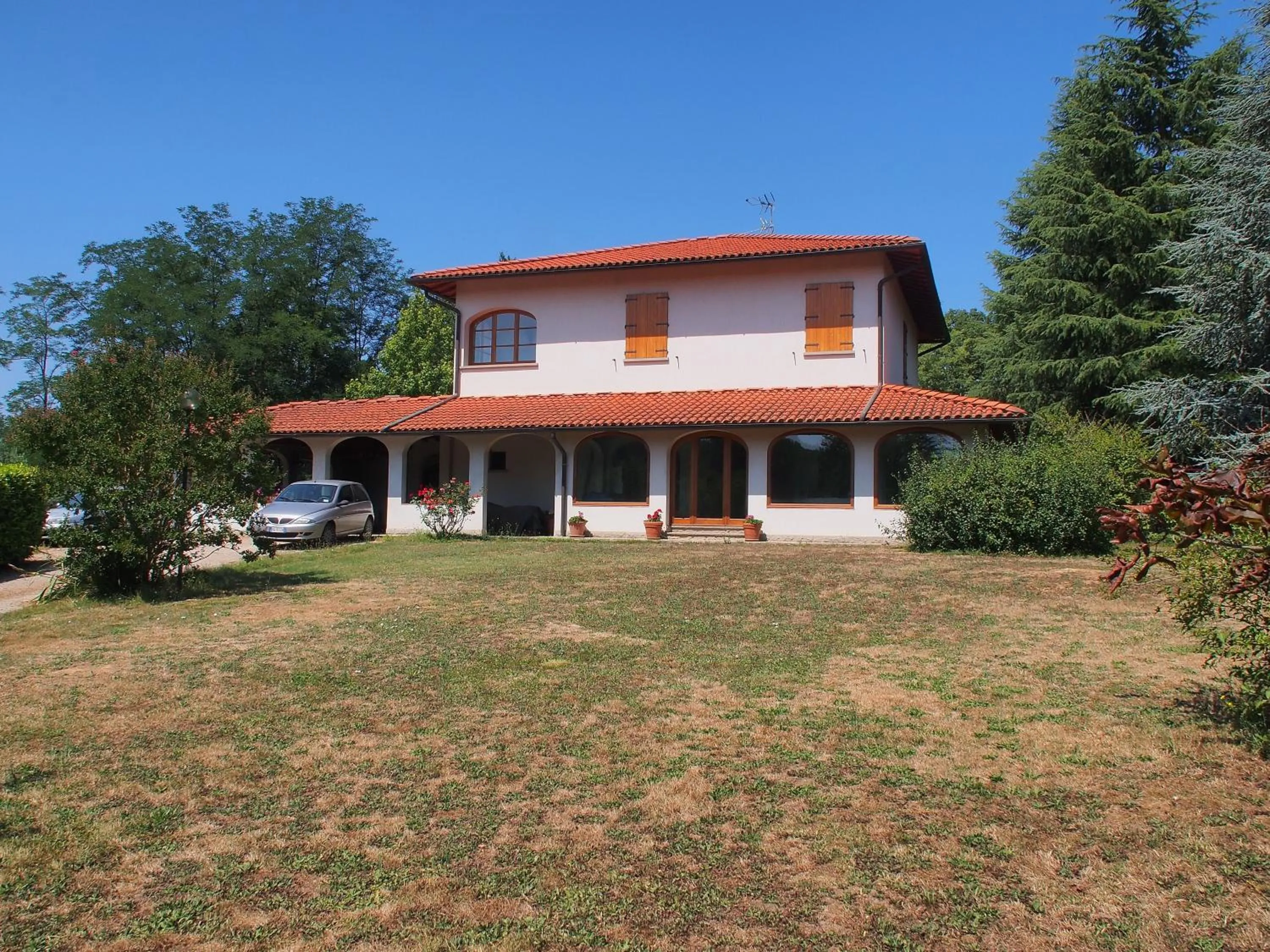 Property building in Villa Cristina