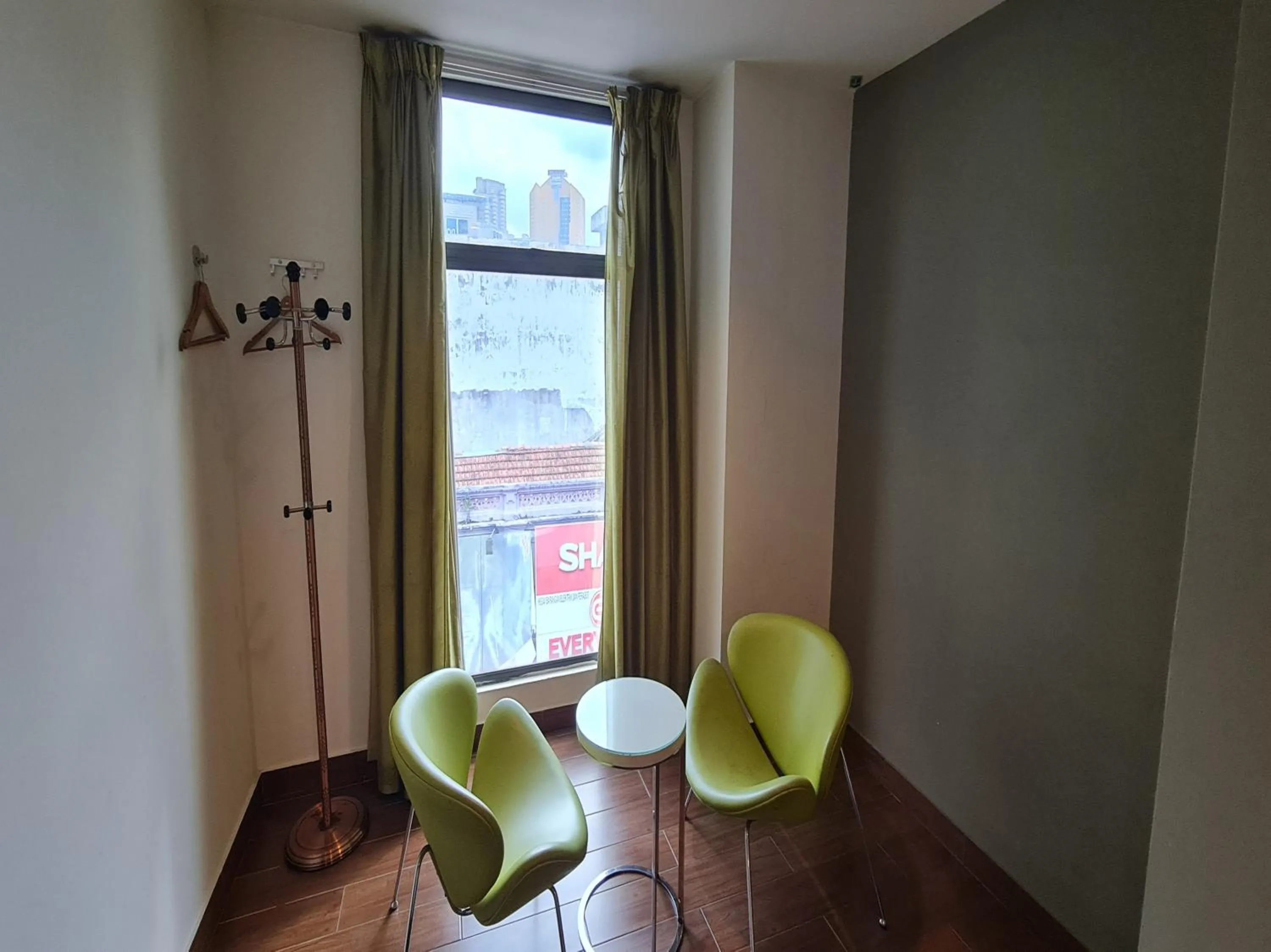 Seating area in Hotel O Crossroads Hotel