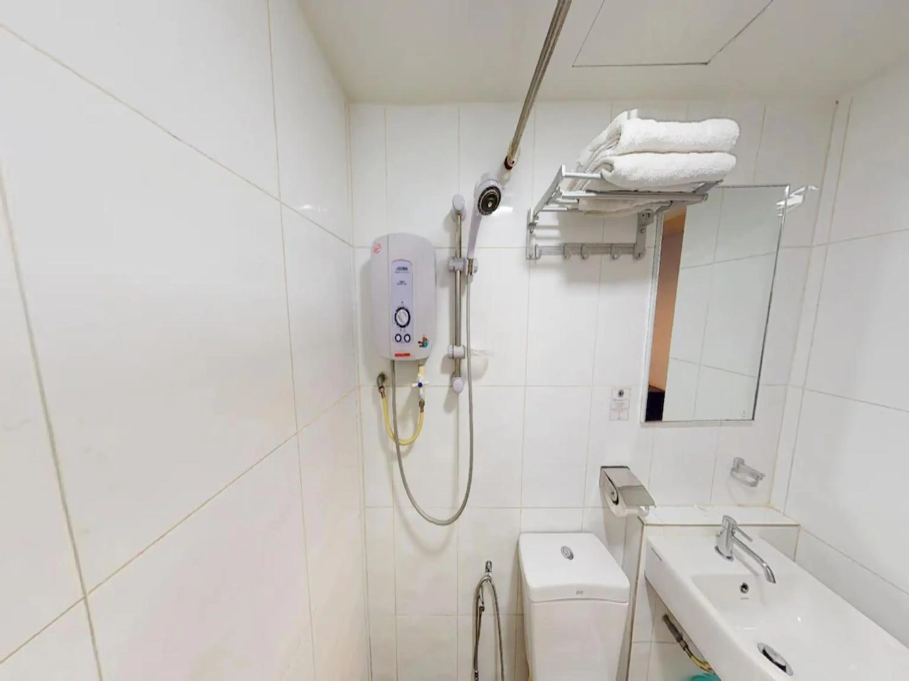 Bathroom in Hotel O Crossroads Hotel