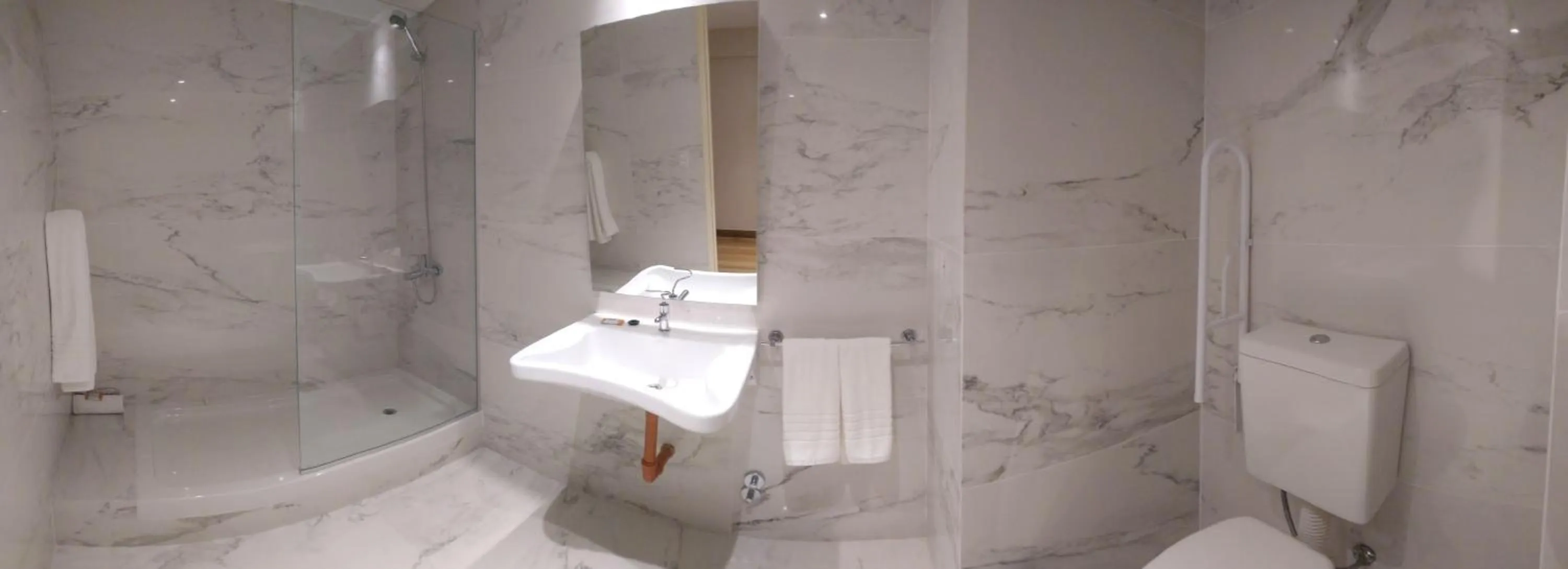 Shower in Avellaneda Aparts & Suites