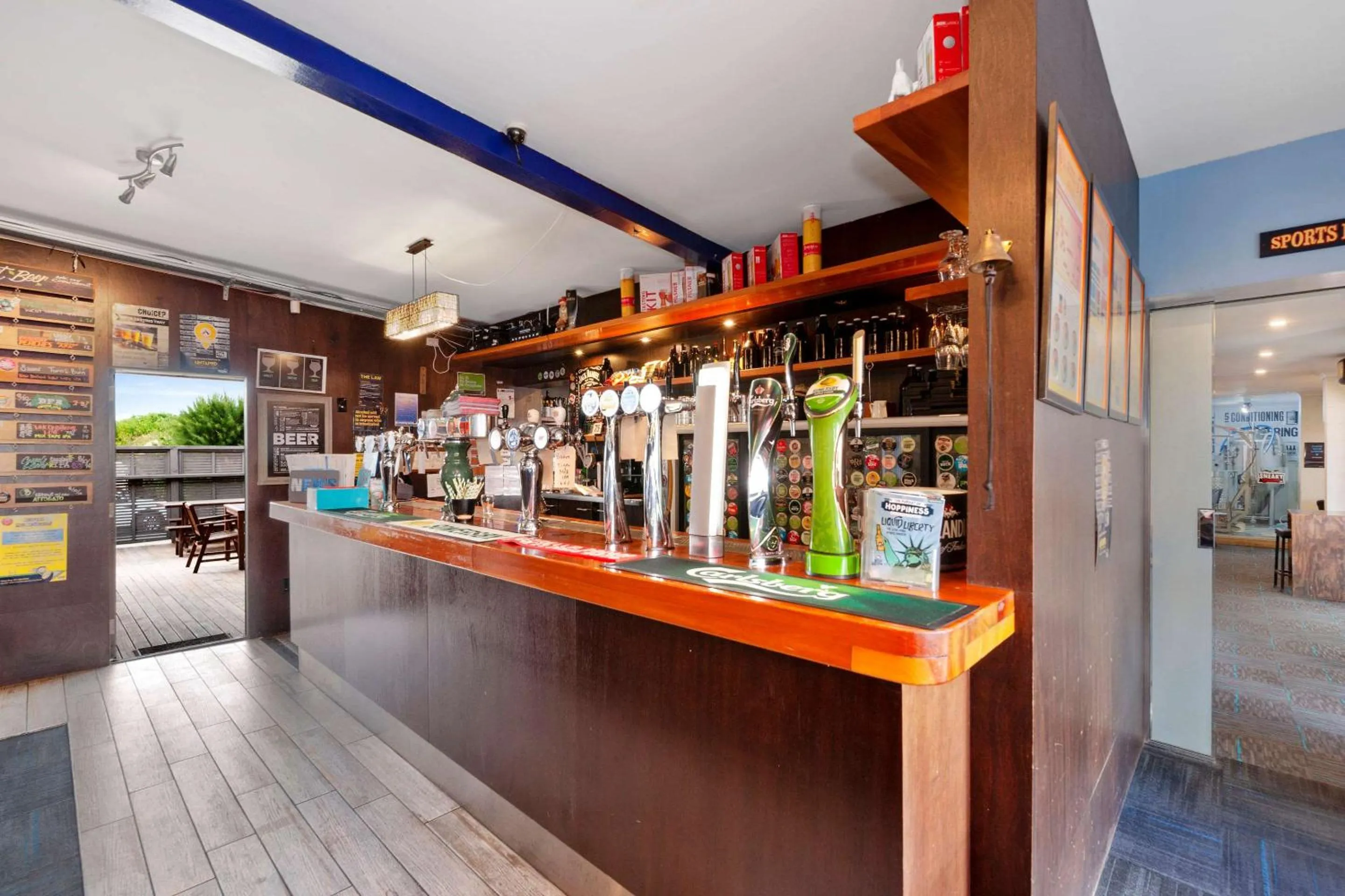 Lounge or bar in Comfort Inn Westshore Beach