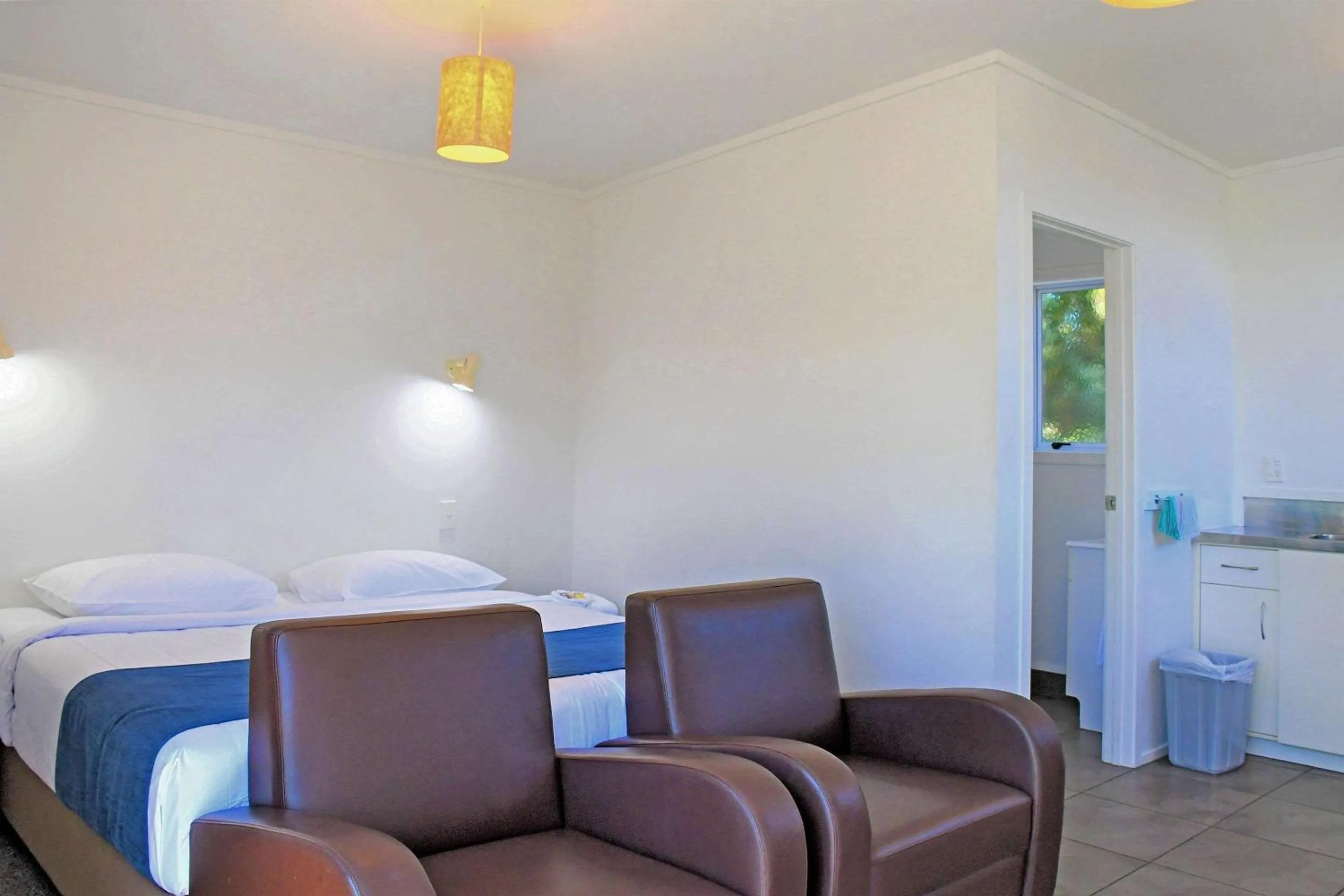 Photo of the whole room, Bed in Comfort Inn Westshore Beach