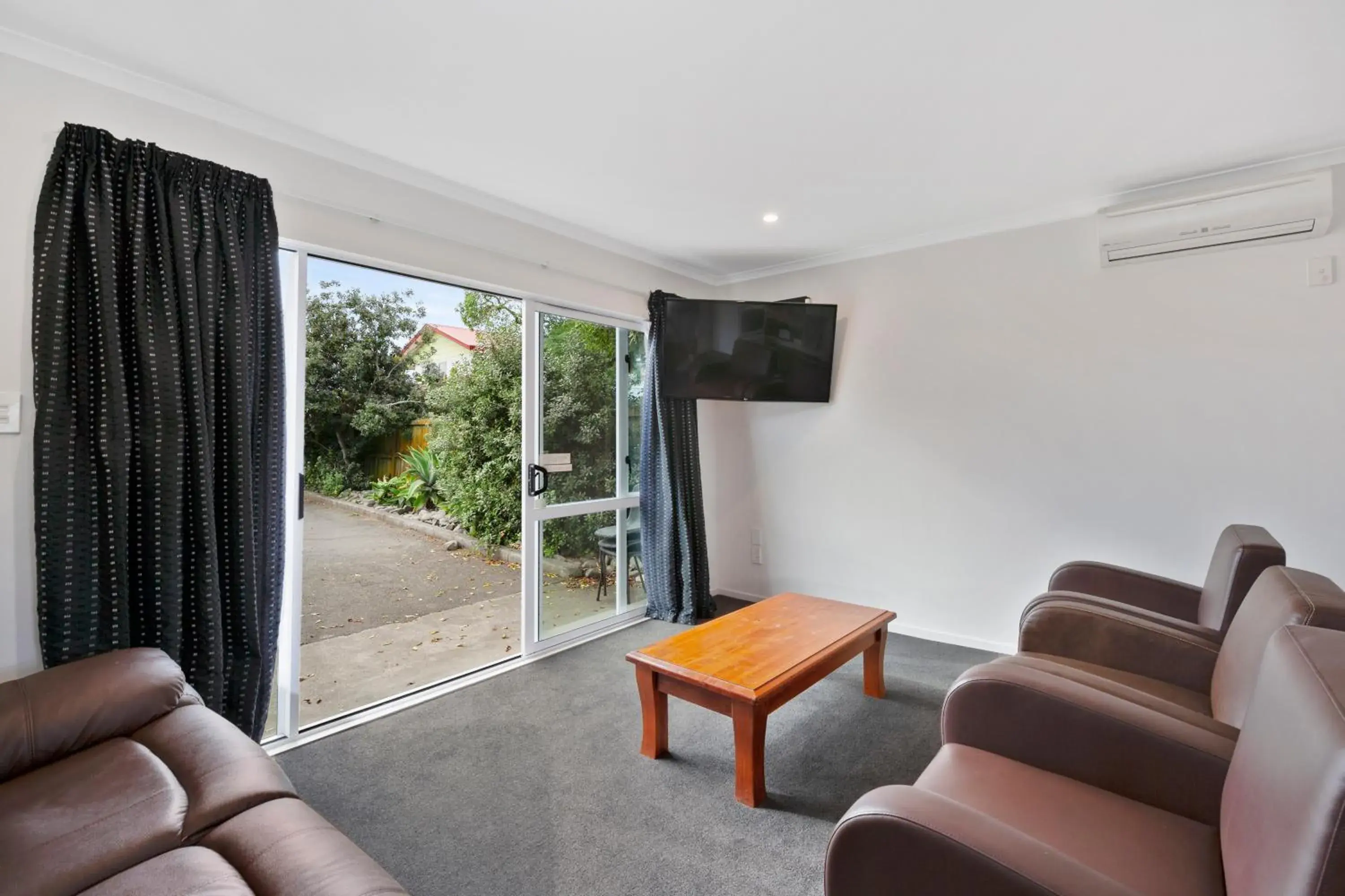 Superior Family King Suite - Non Smoking in Comfort Inn Westshore Beach Superior Family King Suite - Non Smoking in Comfort Inn Westshore Beach