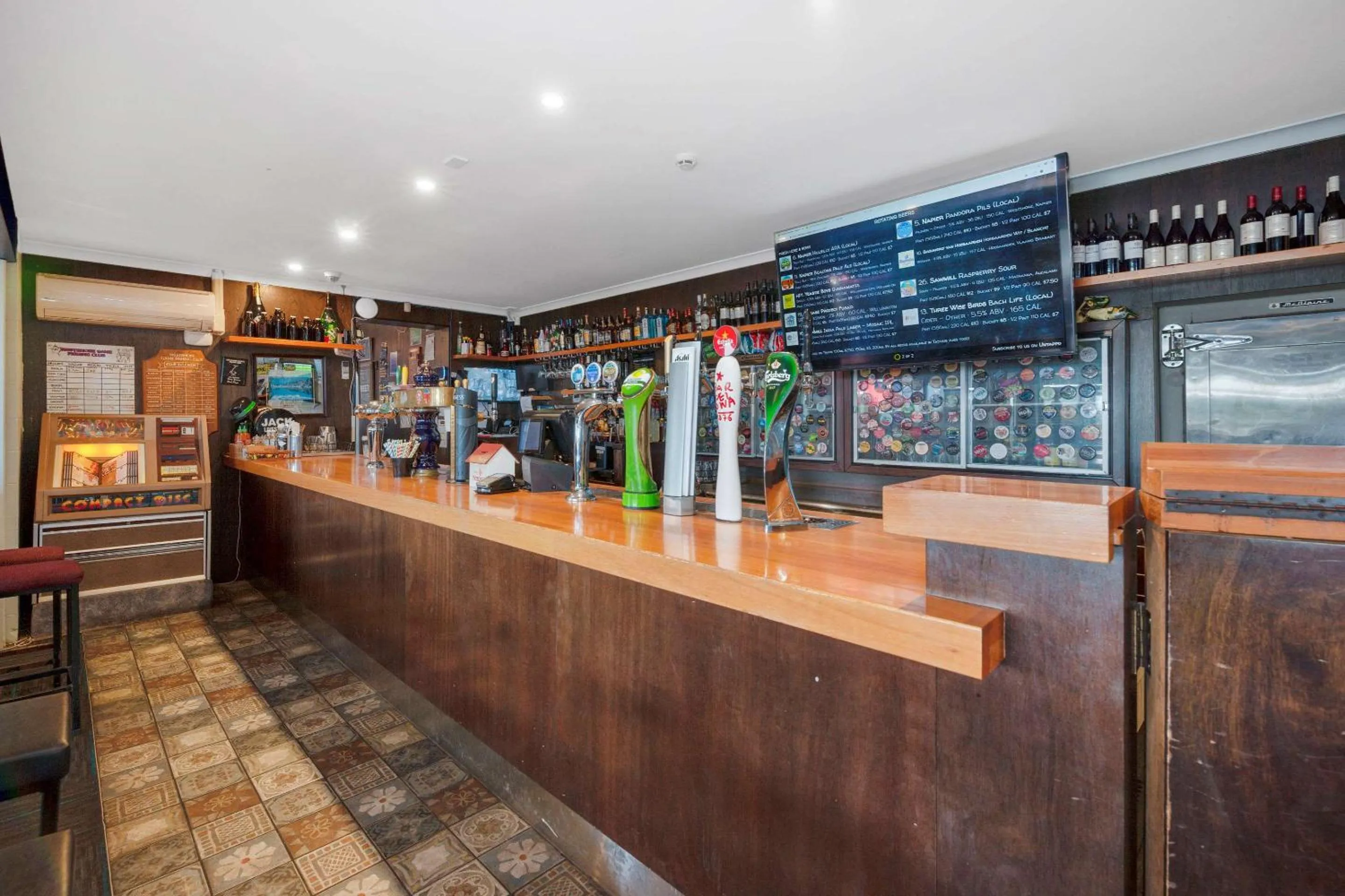 Lounge or bar in Comfort Inn Westshore Beach