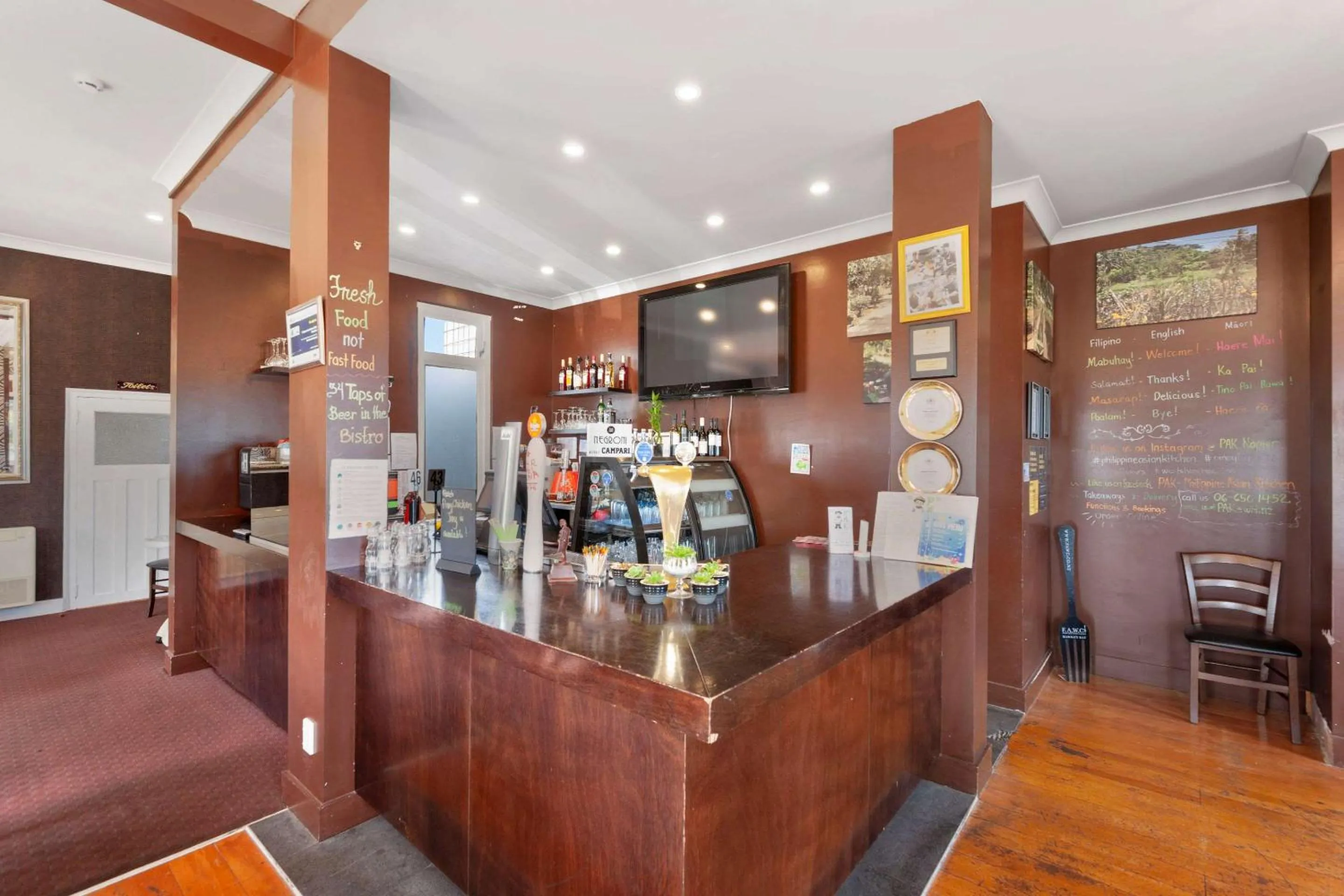 Lounge or bar in Comfort Inn Westshore Beach