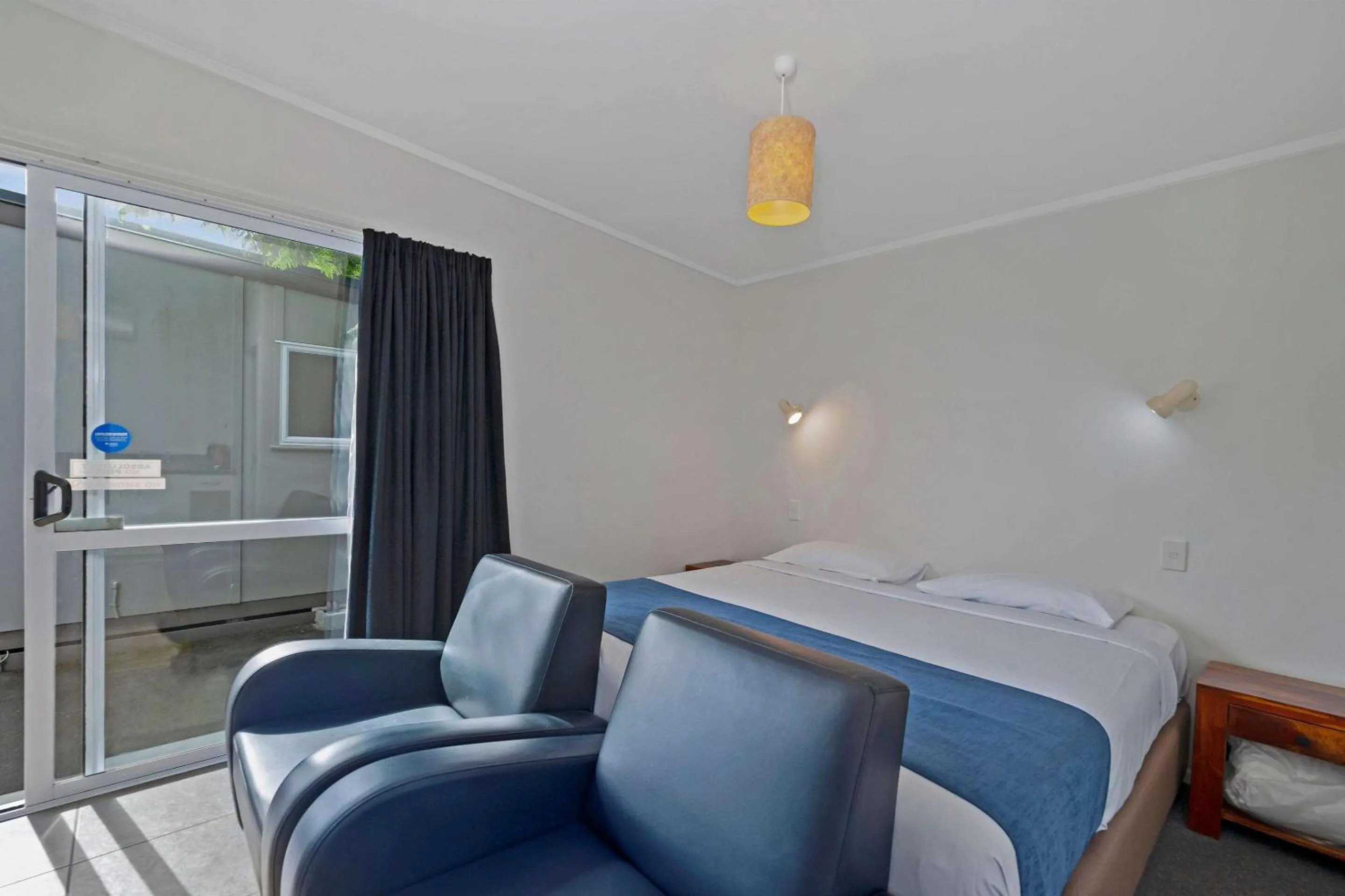 Photo of the whole room, Bed in Comfort Inn Westshore Beach