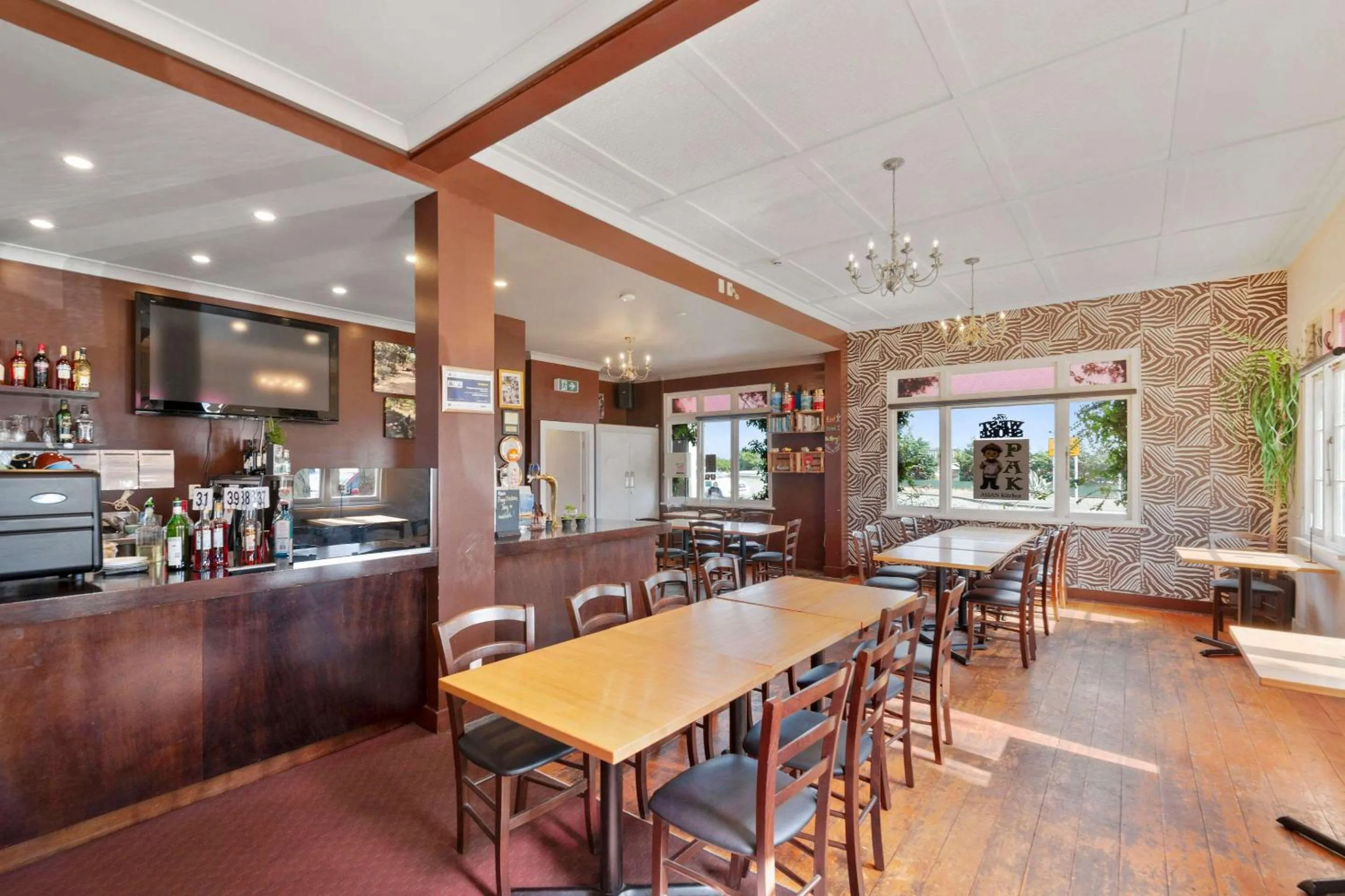 Lounge or bar in Comfort Inn Westshore Beach