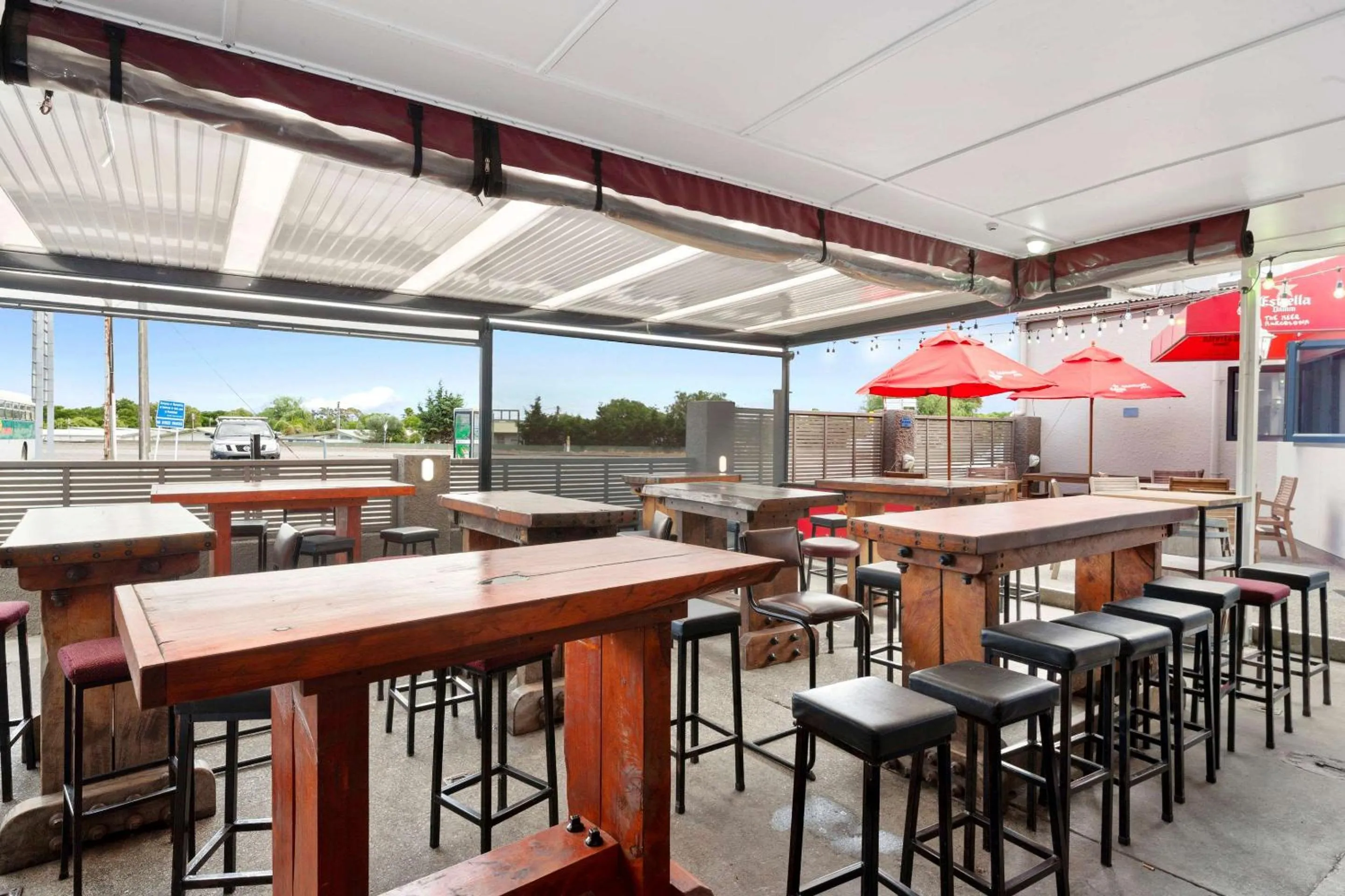 Lounge or bar in Comfort Inn Westshore Beach