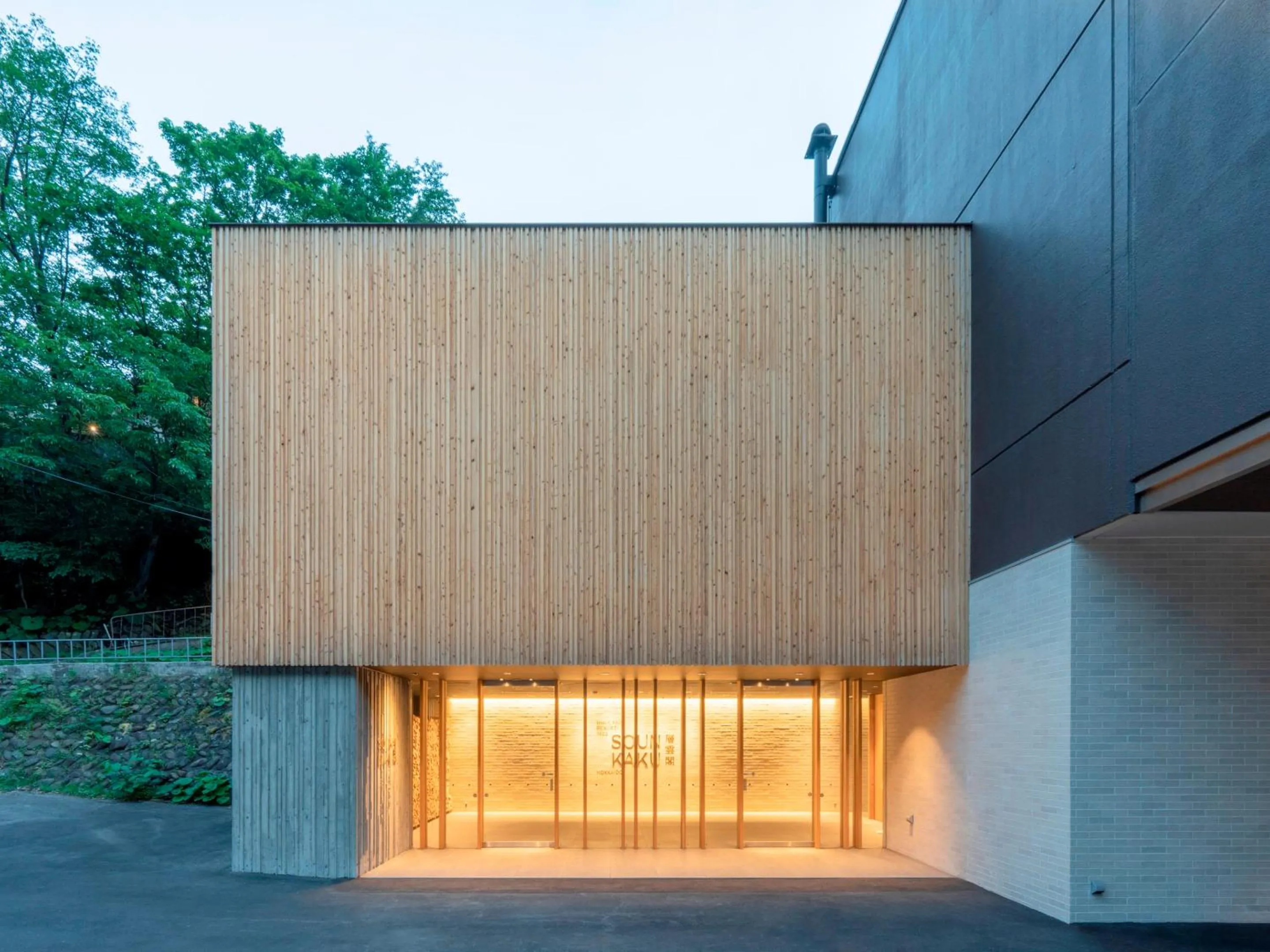 Facade/entrance in Sounkaku