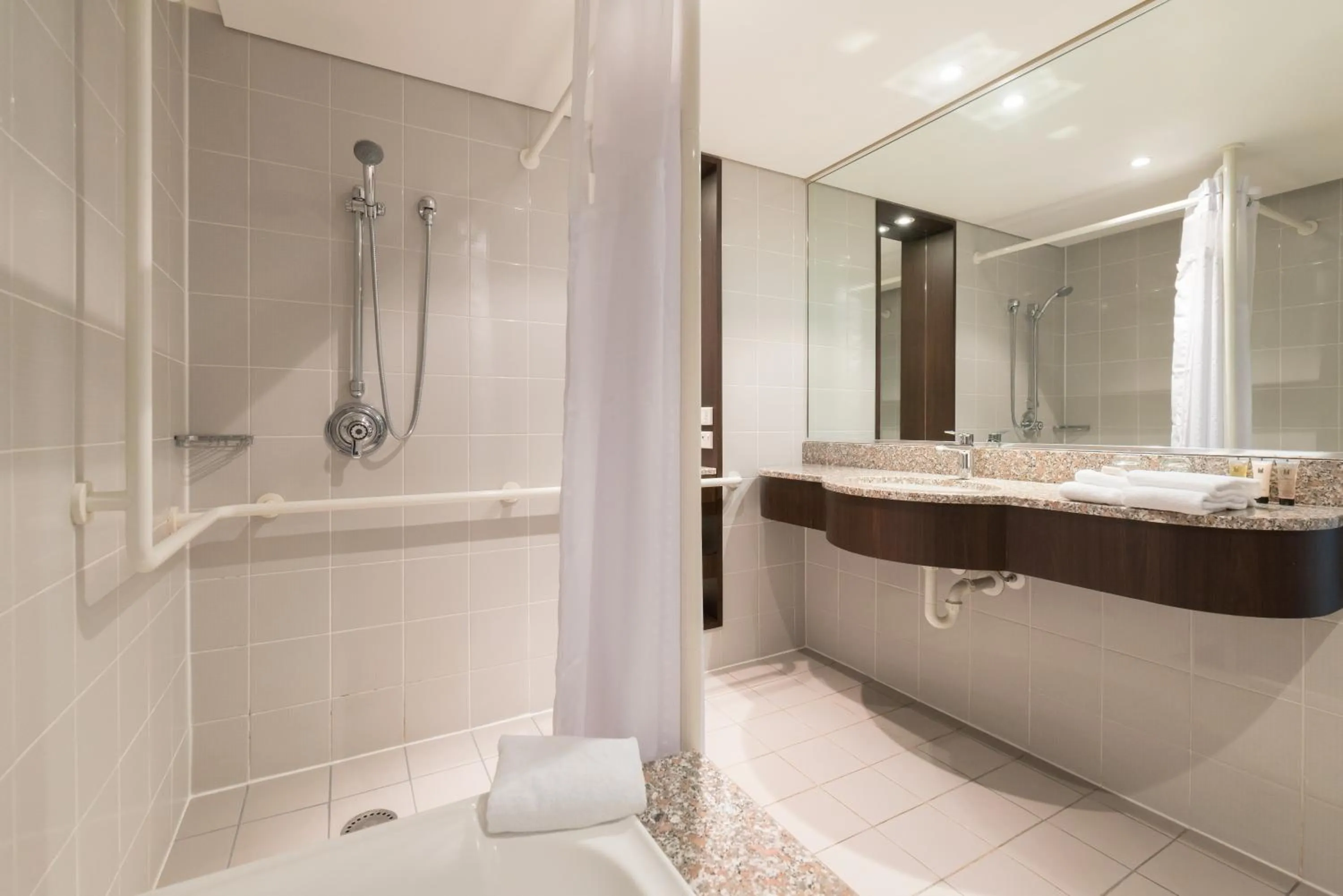 Shower in Grand Millennium Auckland